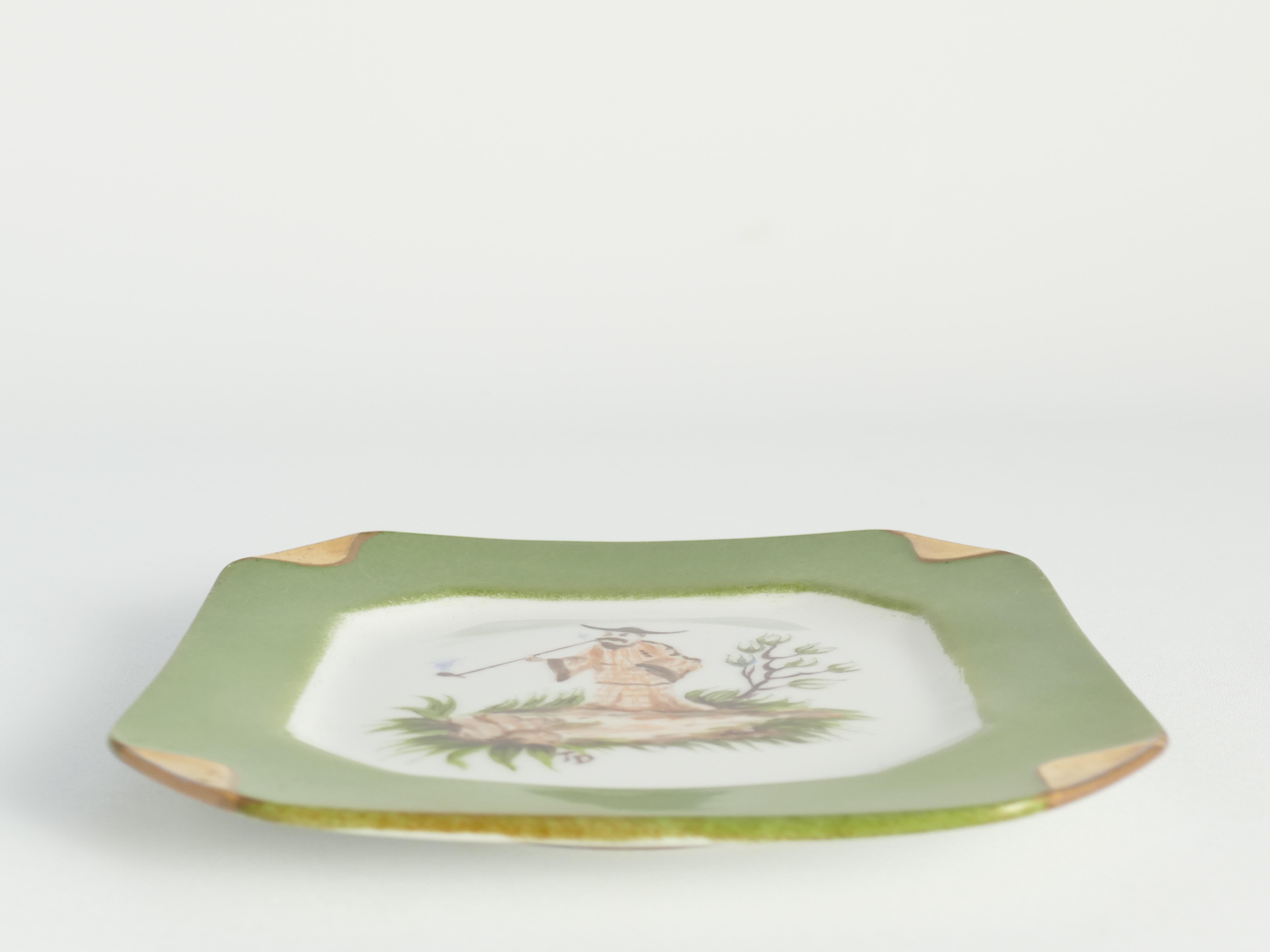 Cenicero de Porcelana Verde y Dorada Pintado a Mano con Motivo Chinoiserie para Fumar en venta 1