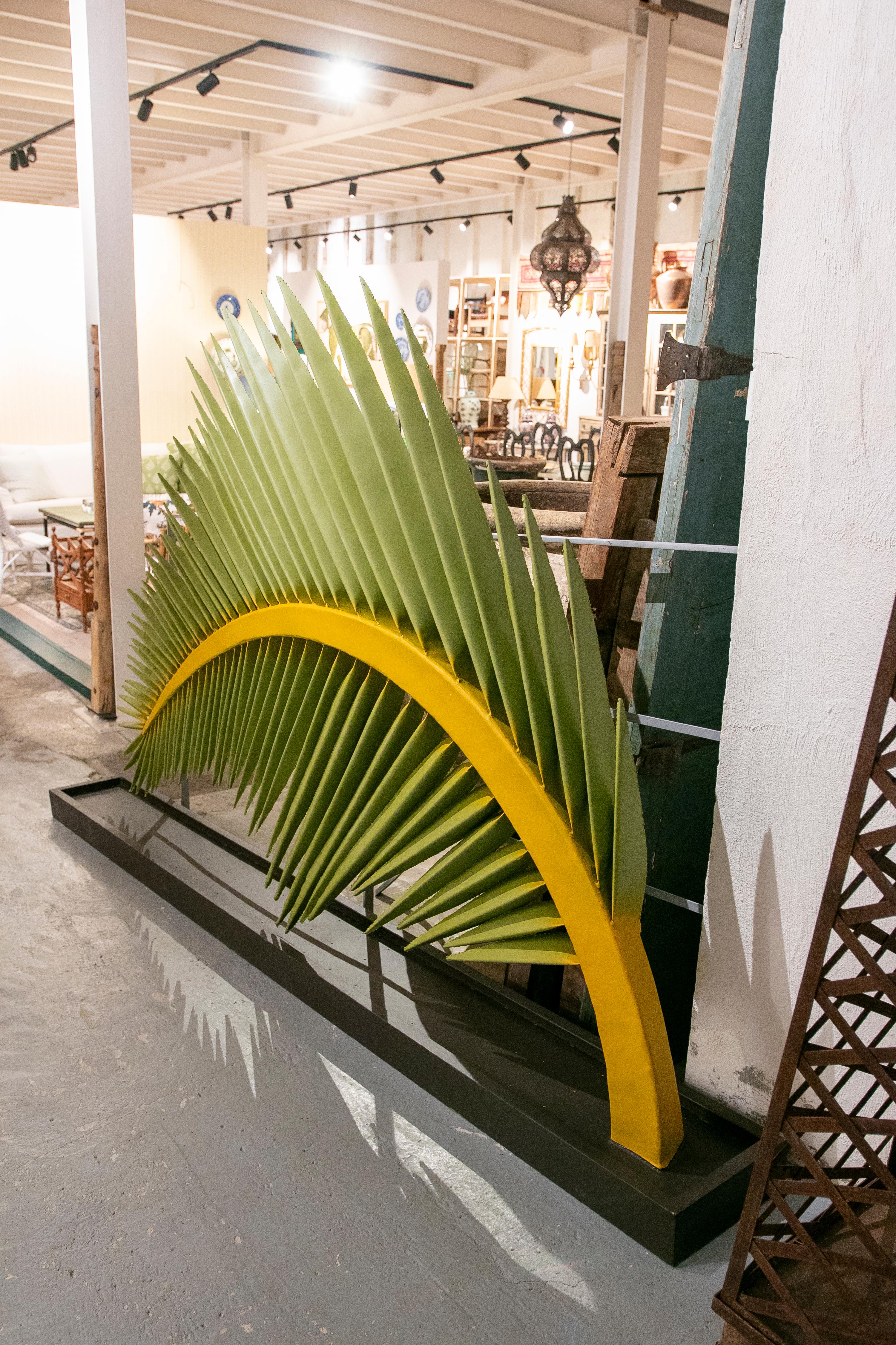 Handpainted Iron Palmtree Branch Sculpture in Green Colors In Good Condition For Sale In Marbella, ES