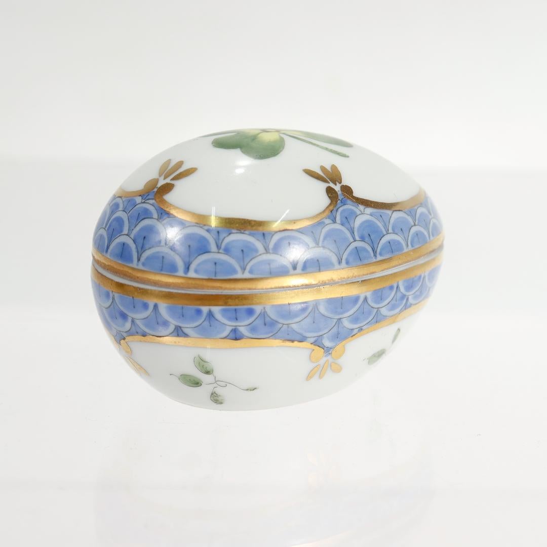 Porcelaine Boîte à œufs en porcelaine de Limoges peinte à la main pour Asprey en vente