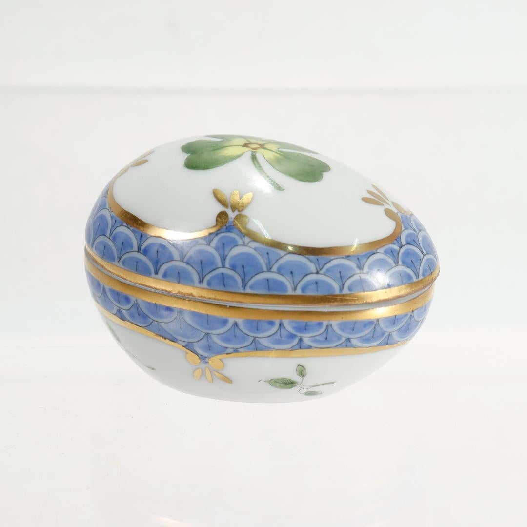 Moderne Boîte à œufs en porcelaine de Limoges peinte à la main pour Asprey en vente