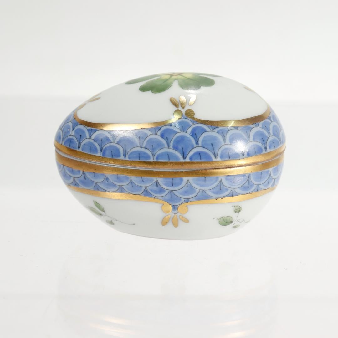 Doré Boîte à œufs en porcelaine de Limoges peinte à la main pour Asprey en vente