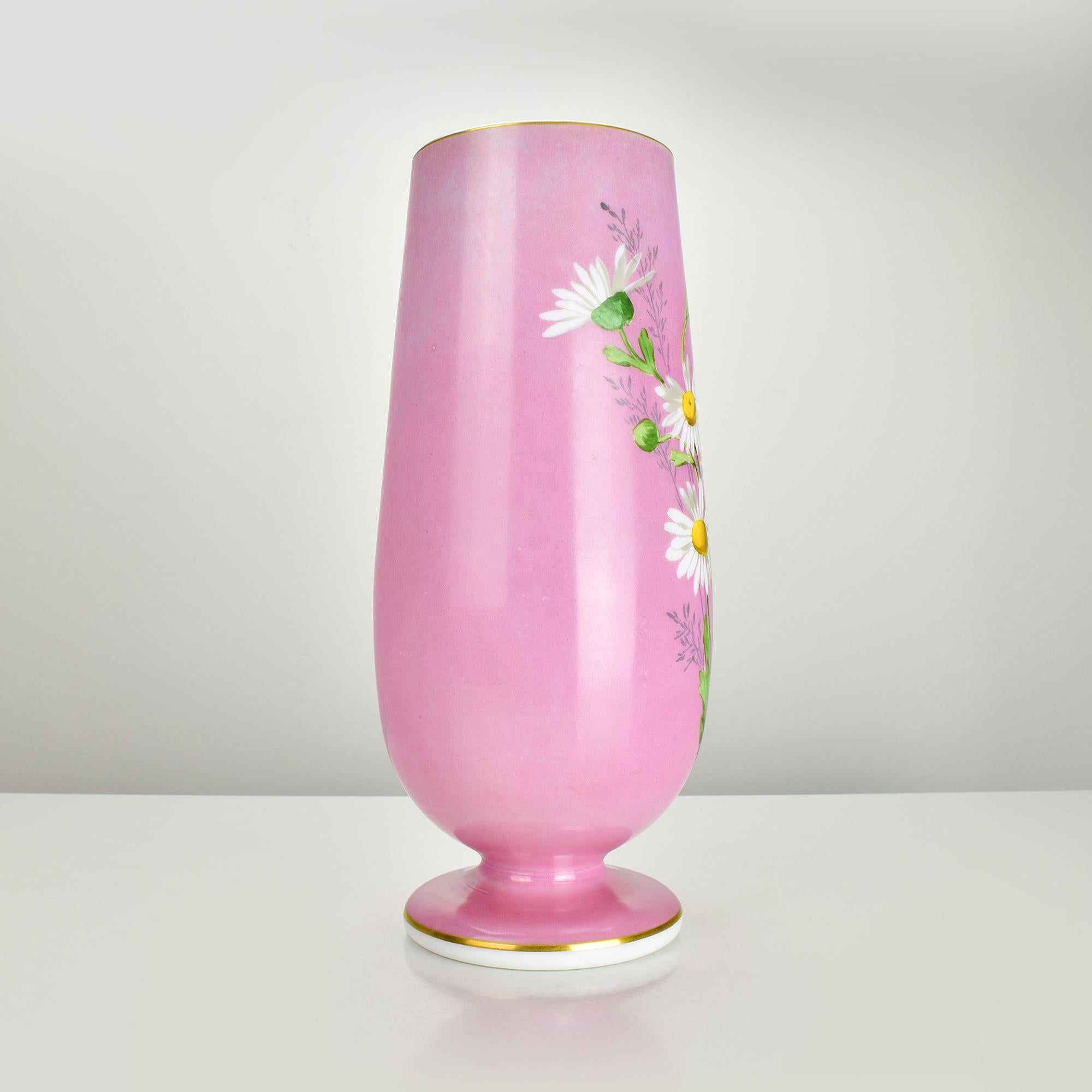 Handbemalte Vase aus rosa Opalglas mit Zitronen und Zitronenschalen, 19. Jahrhundert (Mittleres 19. Jahrhundert) im Angebot