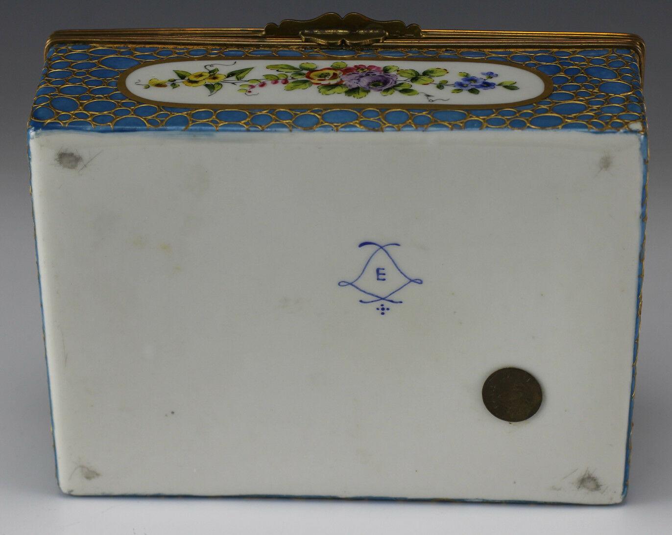 Handpainted Porcelain and Gilt Bronze Jewelry Box Sevres, Features Pheasant In Good Condition For Sale In Gardena, CA