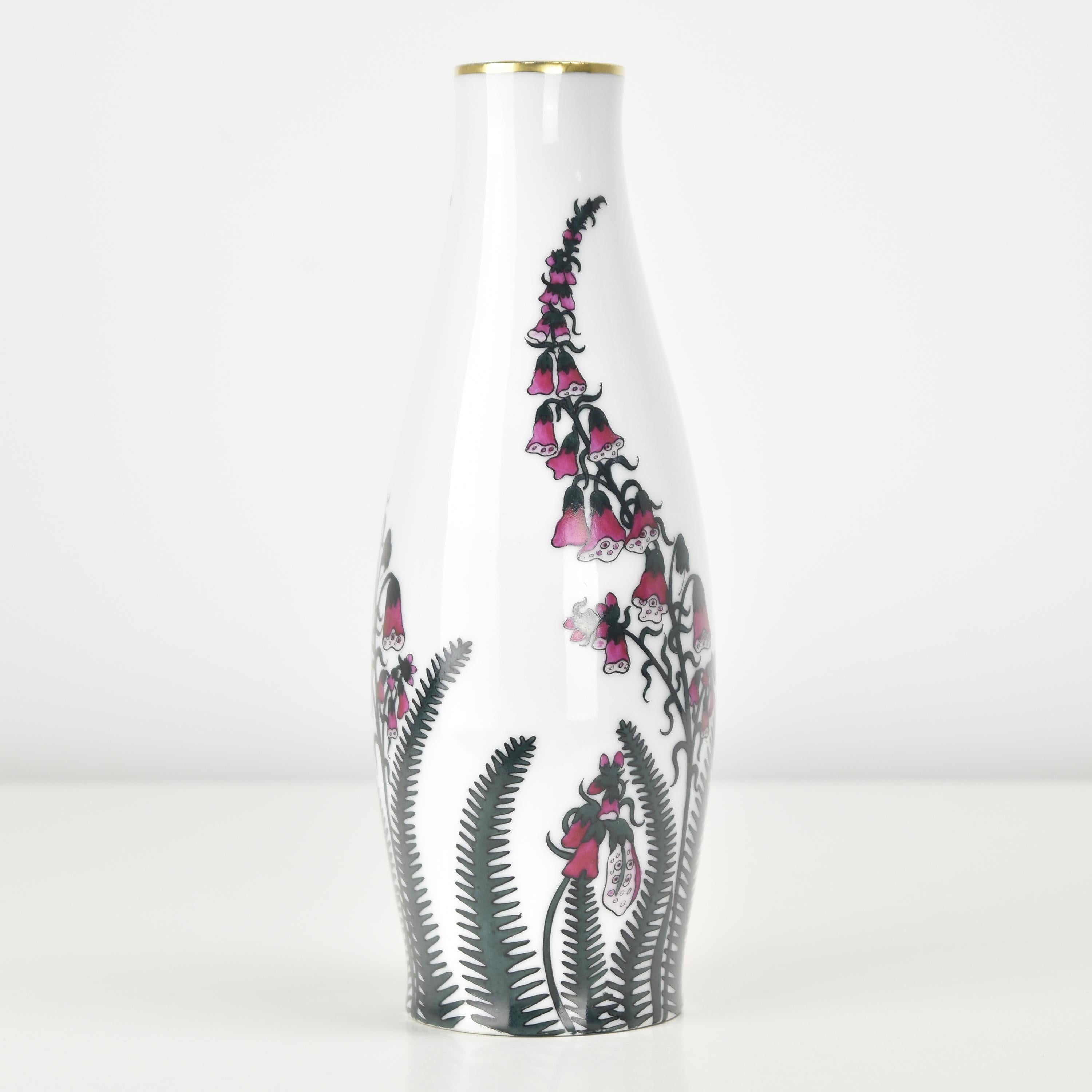 Handpainted Vase Art Nouveau Porcelain Masterpiece by Fraureuth Art Department For Sale 2