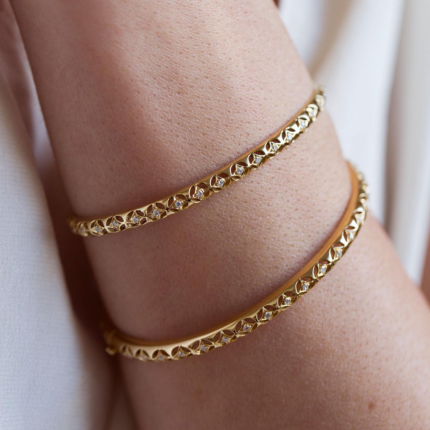 Armreif aus handgepierctem 18 Karat Gelbgold mit 0,19 Karat Diamanten im Zustand „Neu“ im Angebot in Paris, FR