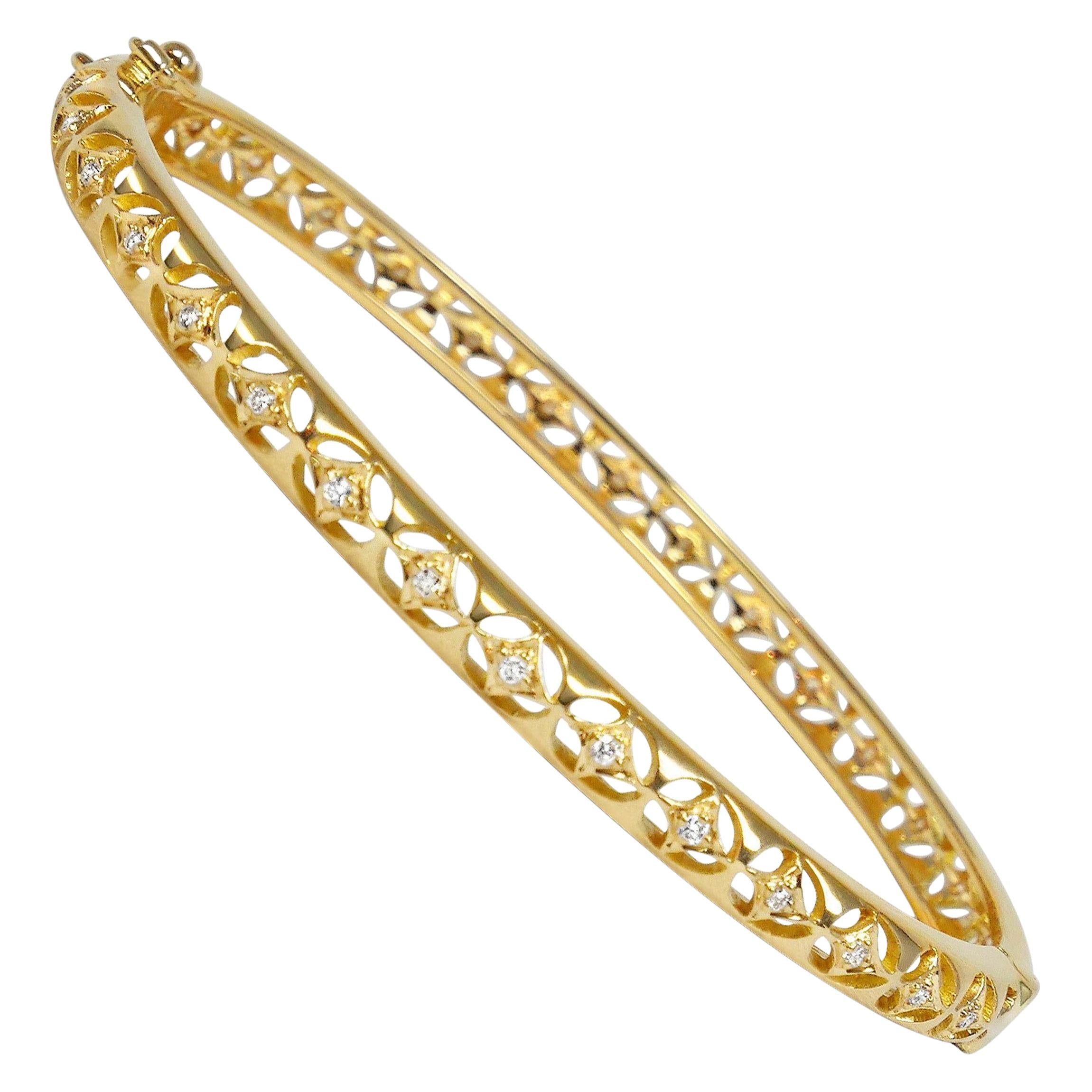 Bracelet jonc en or jaune 18 carats perlé à la main et dentelle de 0,19 carat de diamants en vente