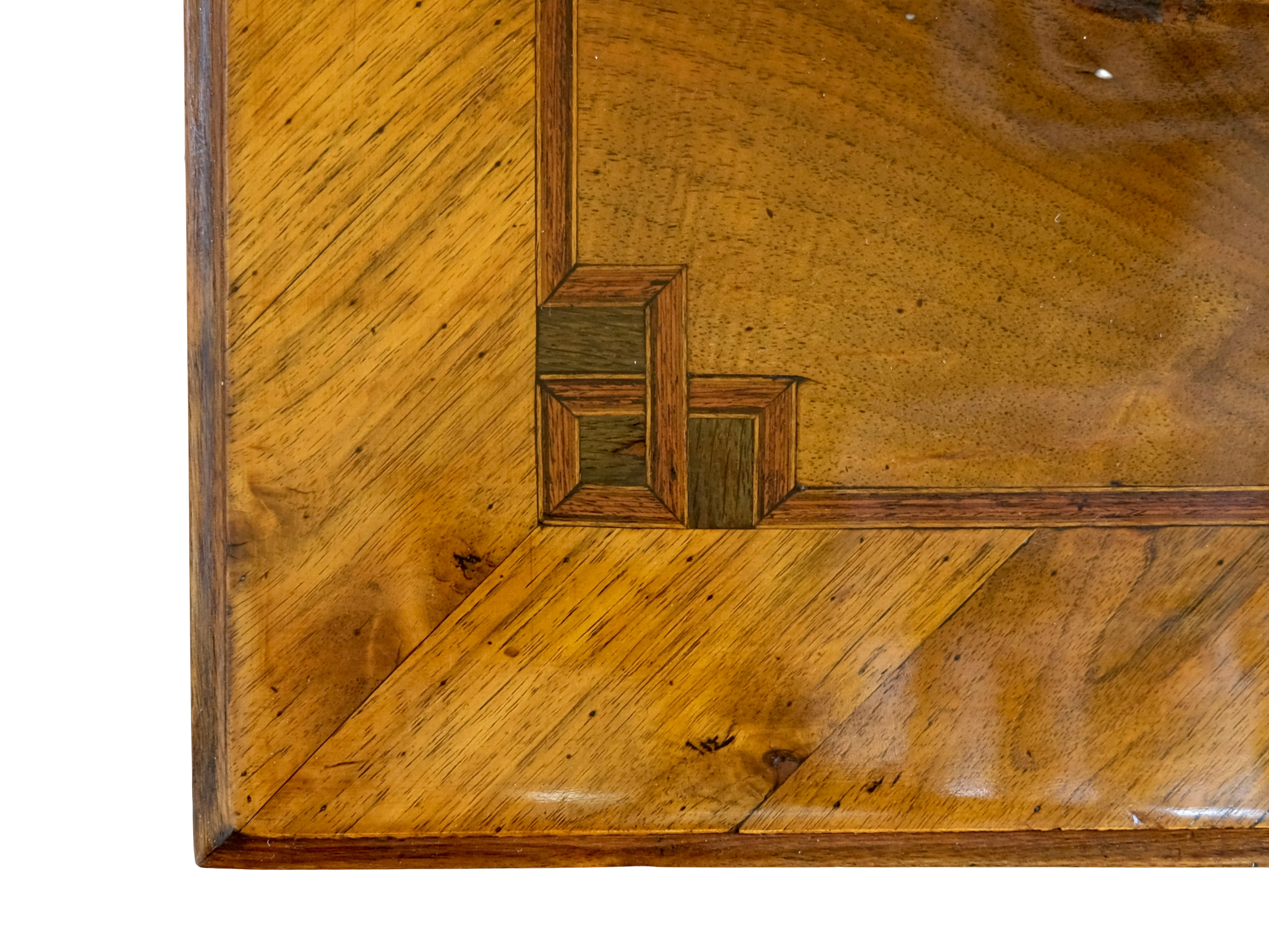 Cassettiera in legno di noce lucidata a mano del 1780 di Louis Seize XVI In condizioni discrete in vendita a Ulm, DE