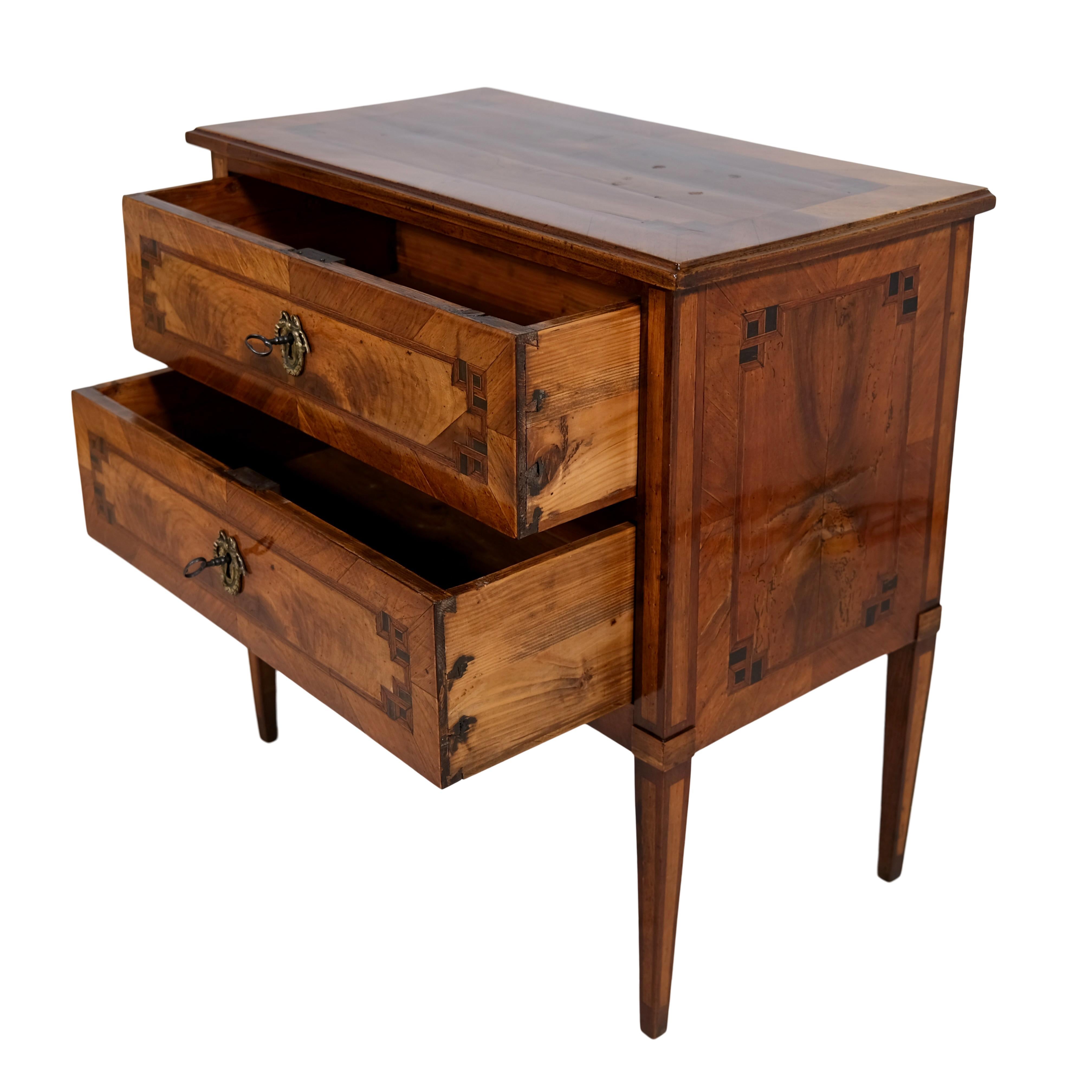 French Handpolished 1780s Louis Seize XVI Chest Of Drawers In Nutwood For Sale