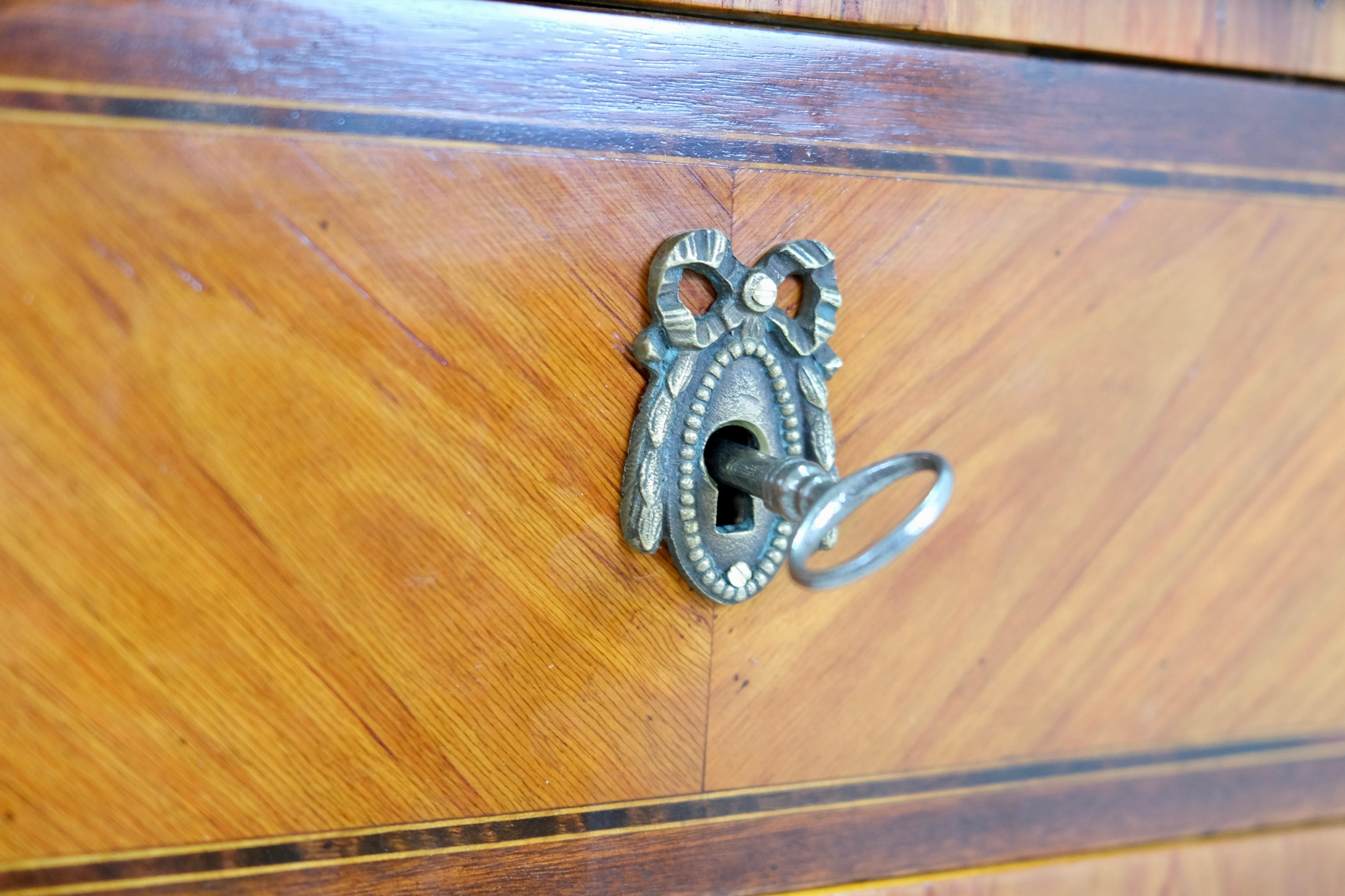 Handpolished 1830s Louis Seize XVI Desk with Green Leather Tabletop 1