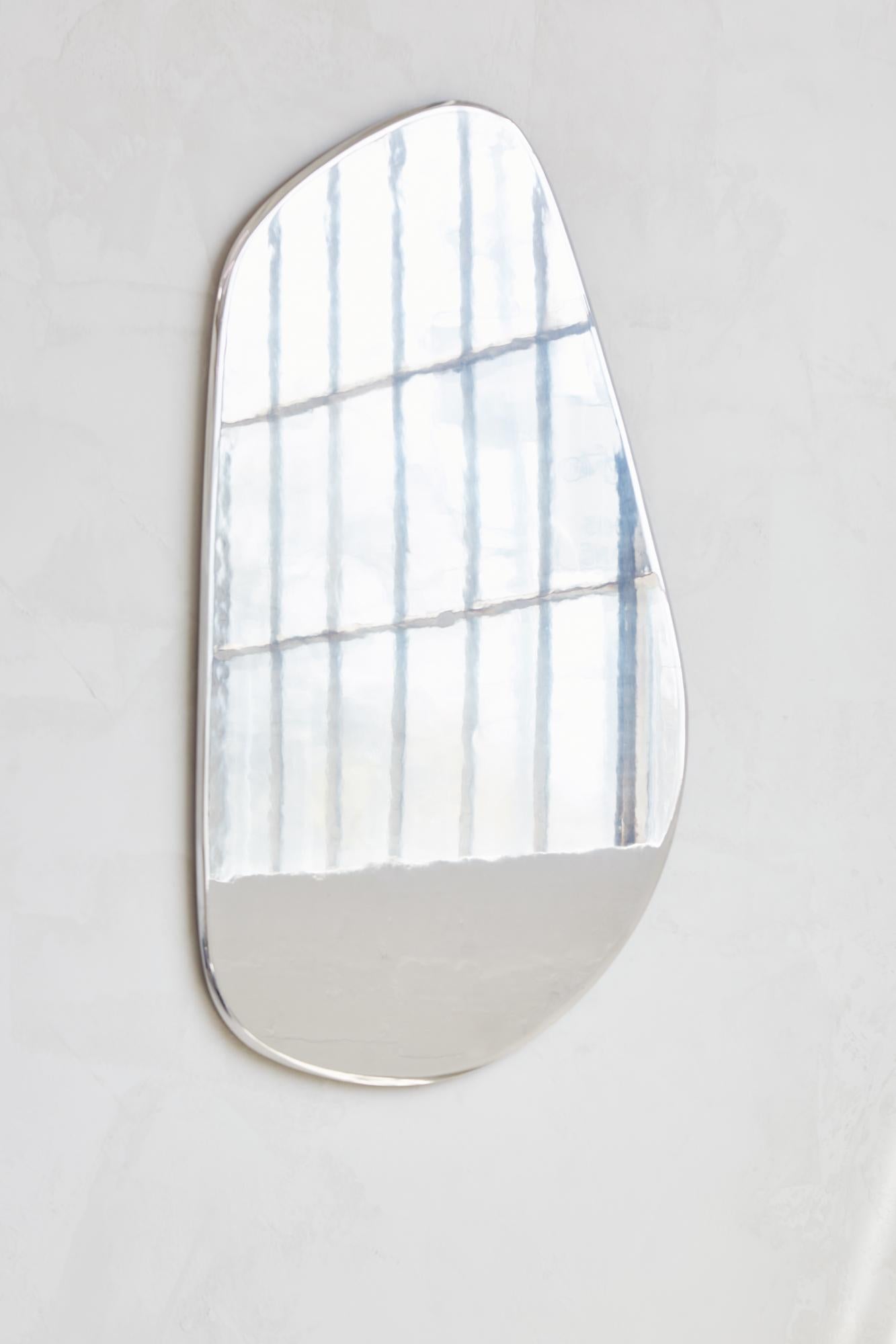 Canadien Miroir en aluminium poli et biseauté à la main 42 po. (H), Mary Ratcliffe Studio en vente