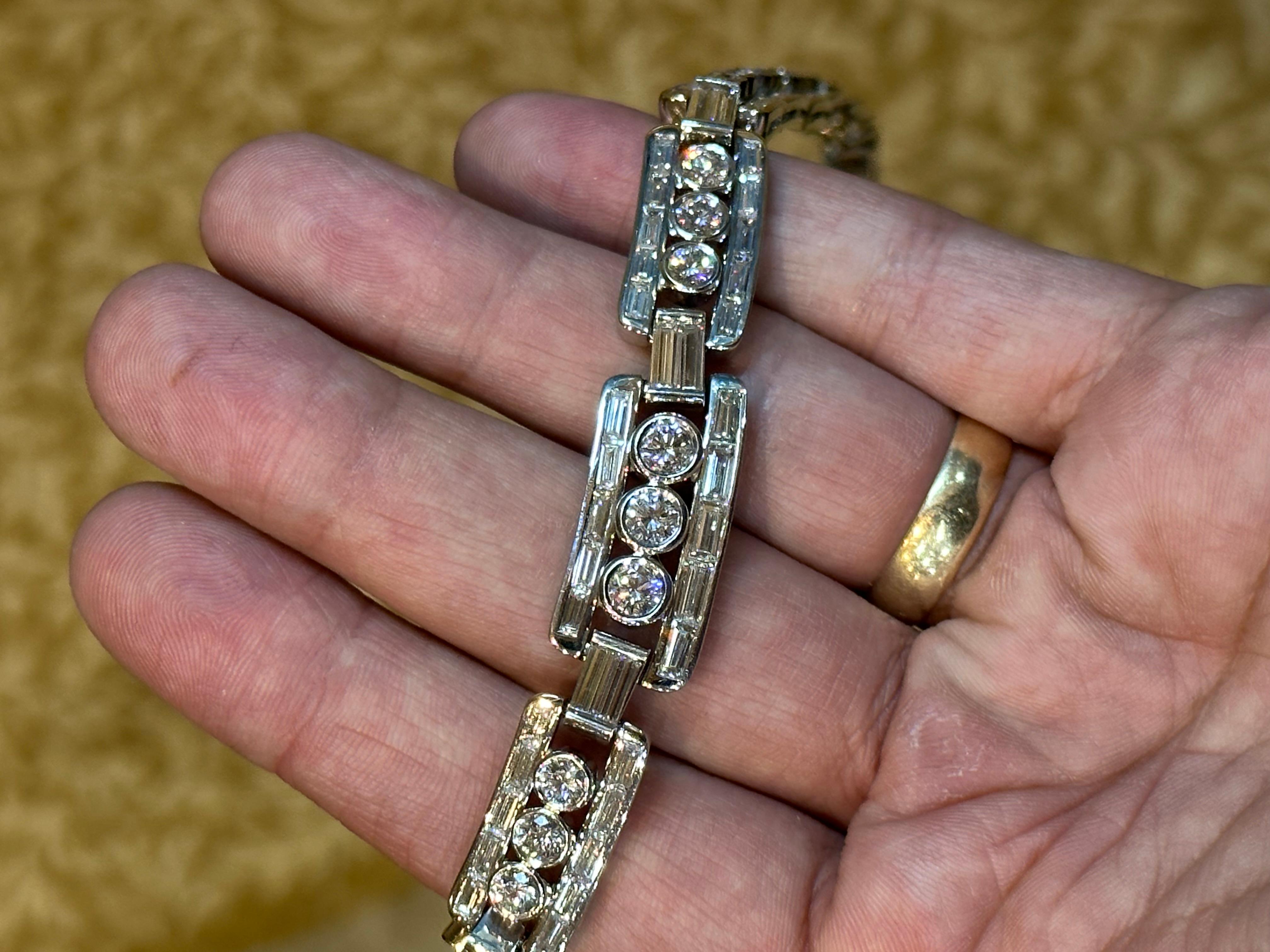 Handrafted 24.13Ct Diamond Baguette and Brilliant Cut Diamond Necklace in 18 Kt  For Sale 5