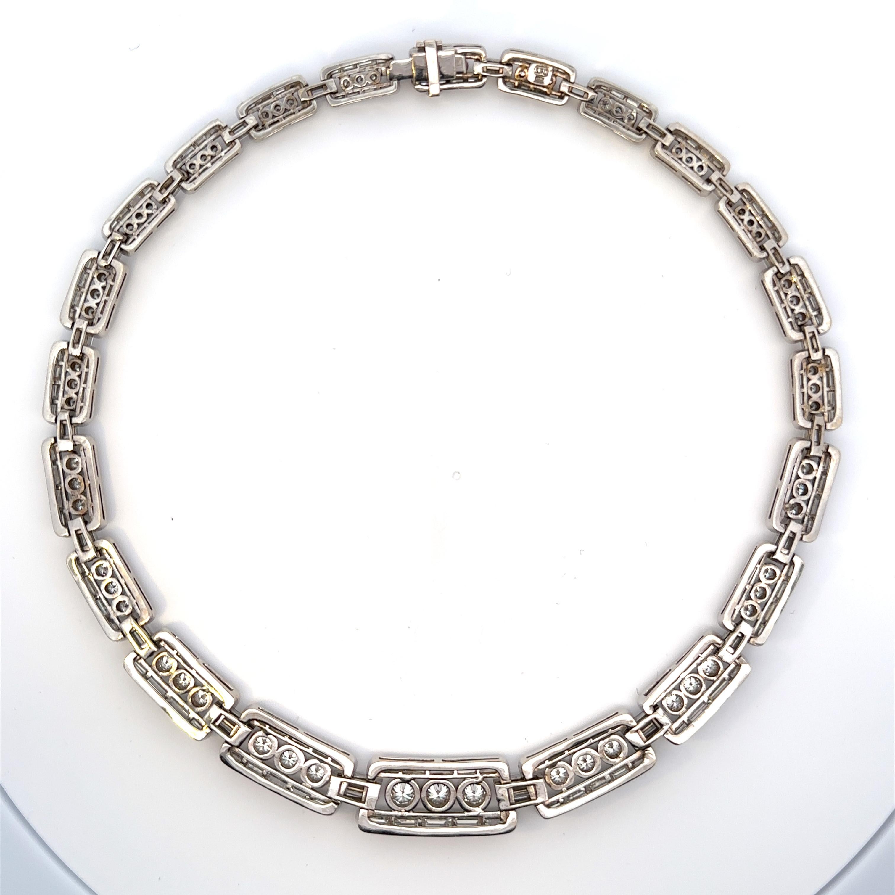 Handrafted 24.13Ct Diamond Baguette and Brilliant Cut Diamond Necklace in 18 Kt  In New Condition For Sale In Westmount, CA