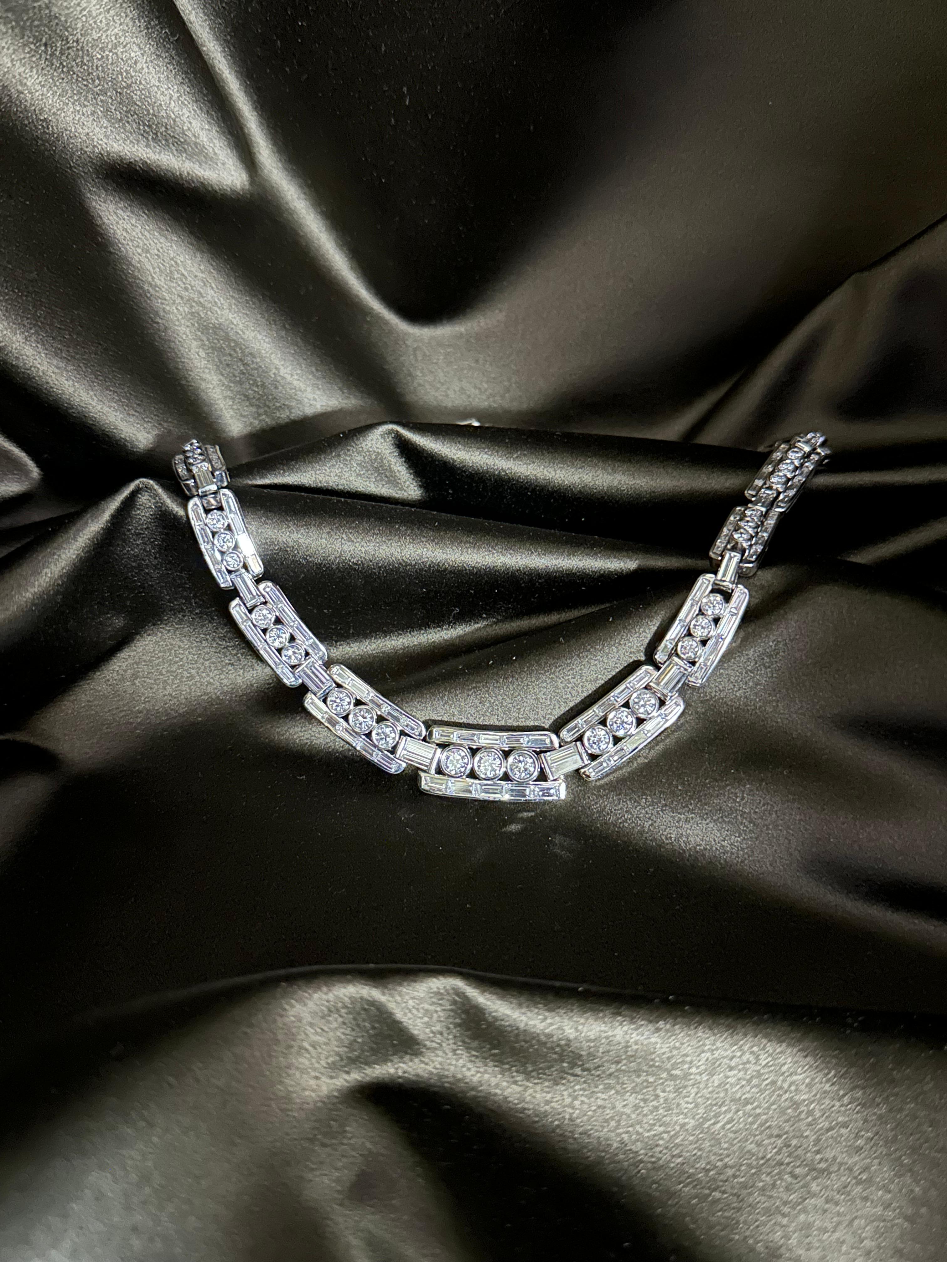 Handrafted 24.13Ct Diamond Baguette and Brilliant Cut Diamond Necklace in 18 Kt  For Sale 1