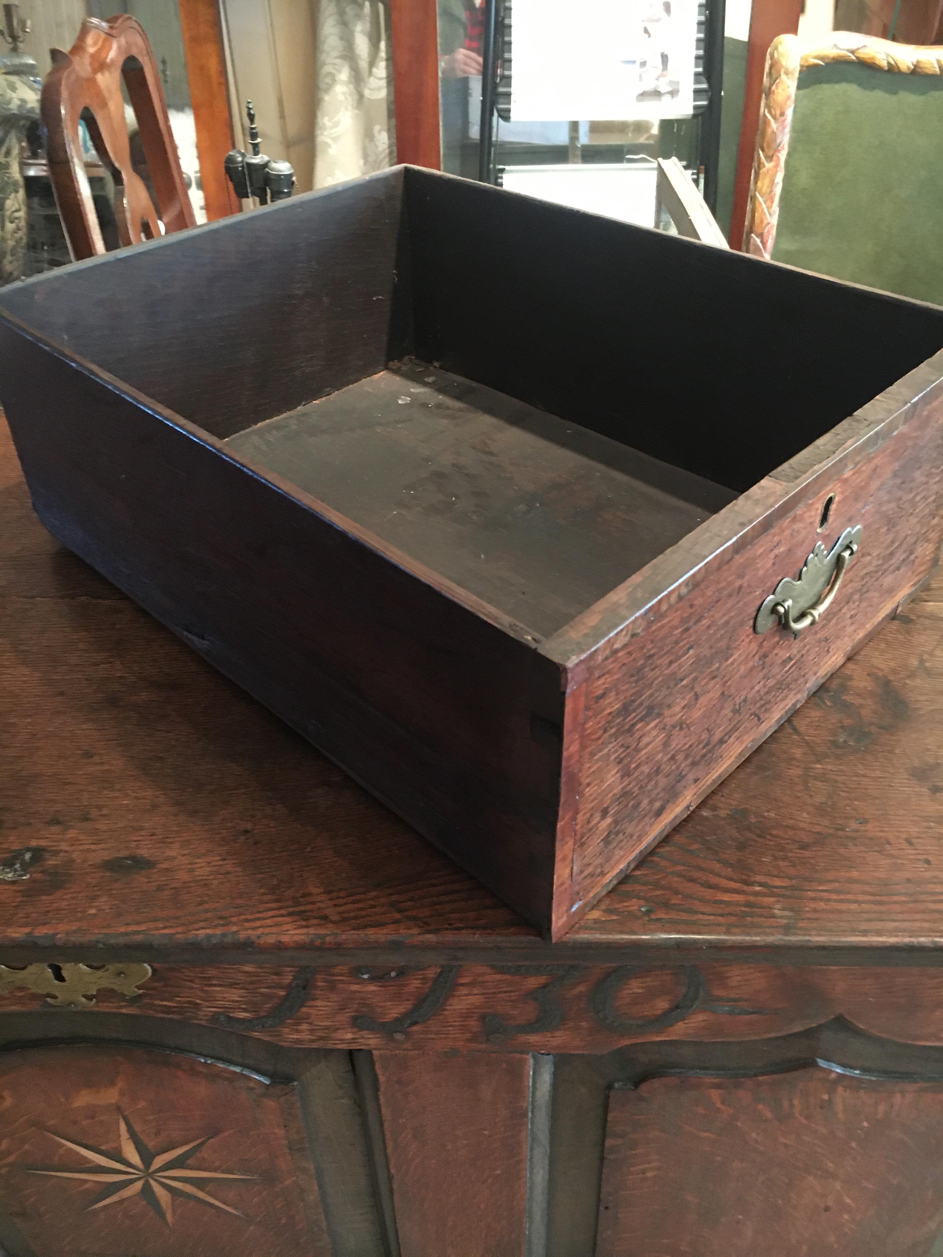 Handsome 18th Century English Oak Chest with Star Inlay, Dated 1730 Great Patina For Sale 6