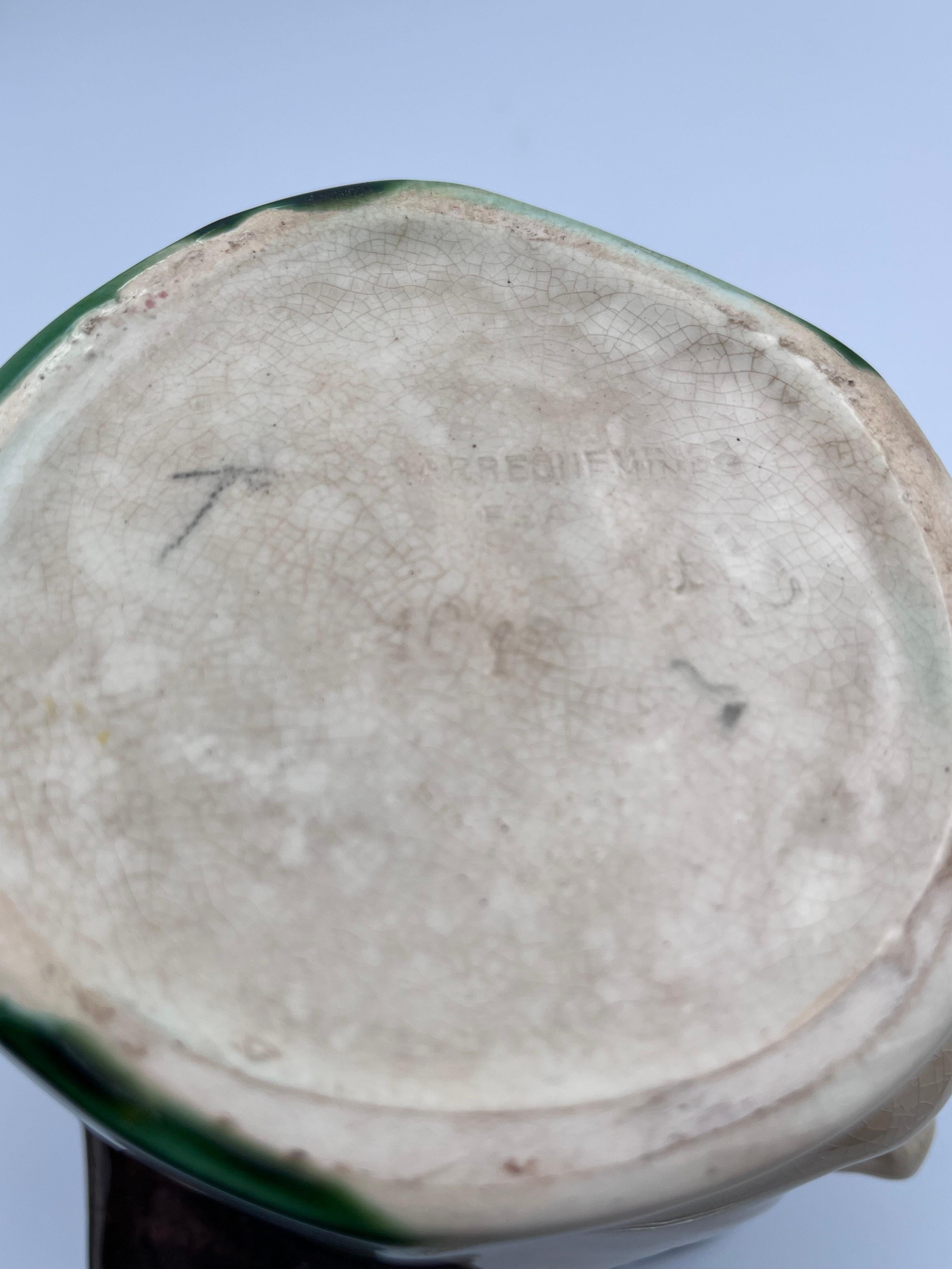 Handsome 1920er Napoleon Boneparte Sarreguemines Frankreich Majolika Charakter Becher im Angebot 3