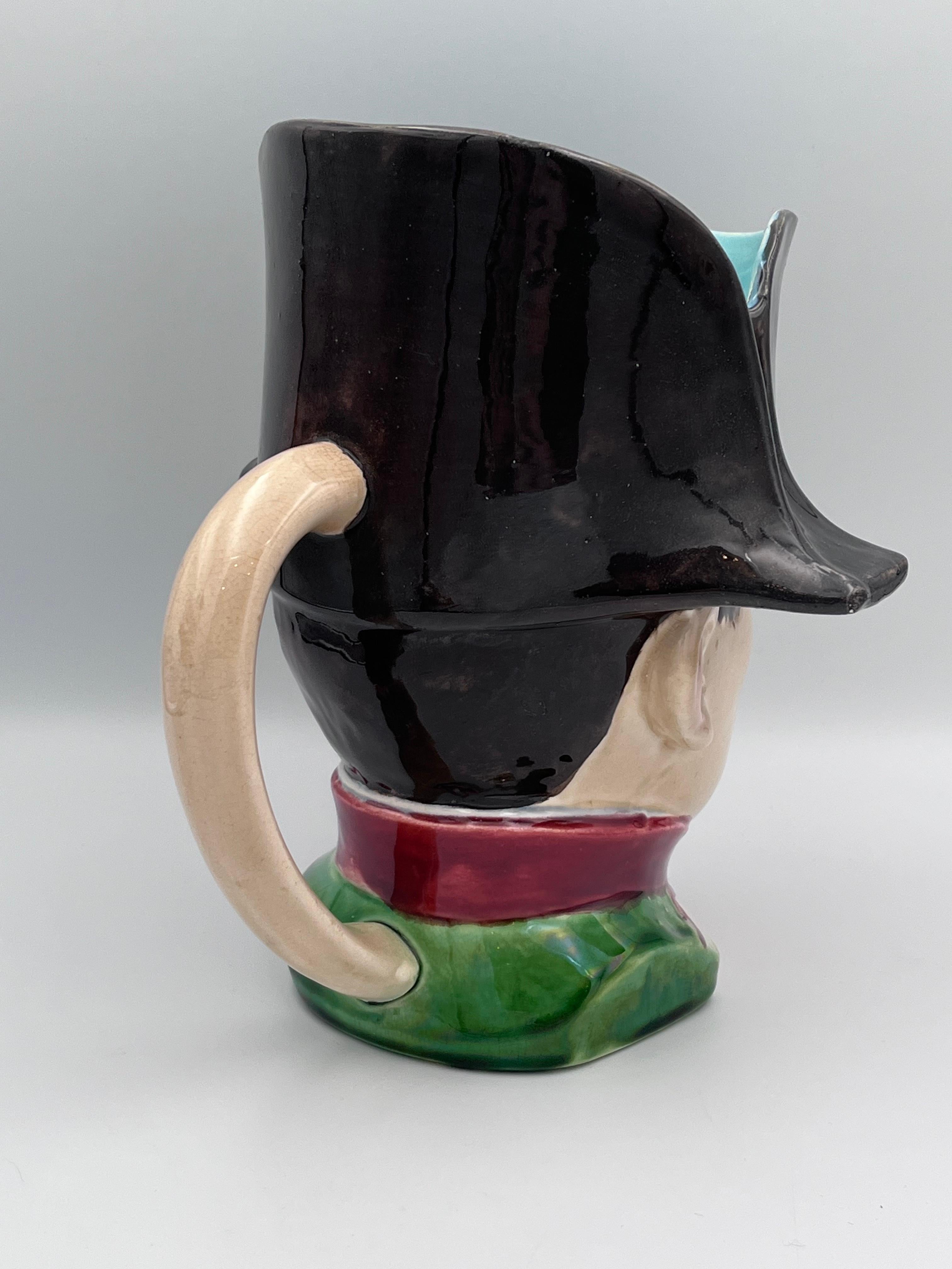 Handsome 1920er Napoleon Boneparte Sarreguemines Frankreich Majolika Charakter Becher (Frühes 20. Jahrhundert) im Angebot