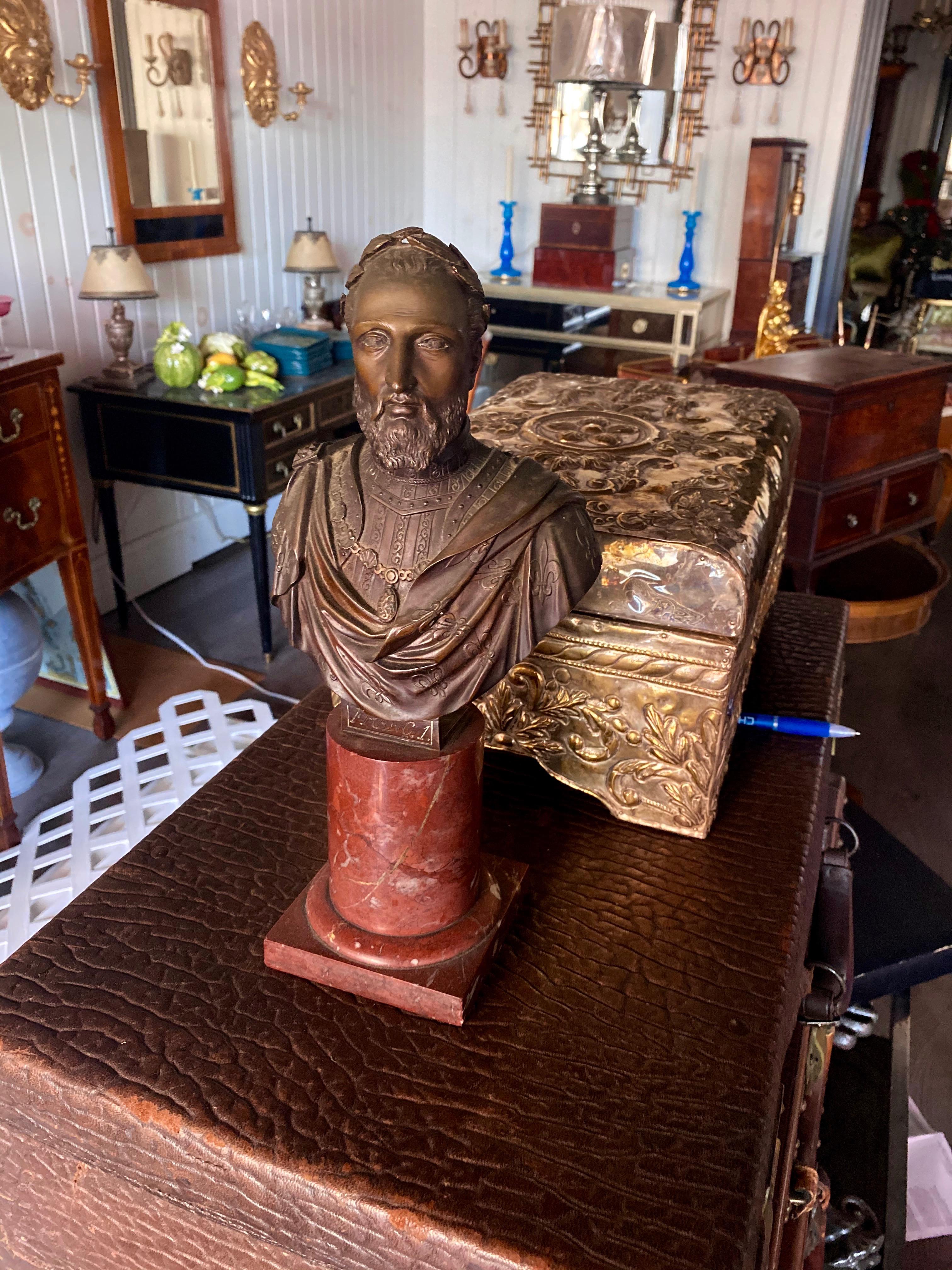 Bellissimo busto neoclassico in bronzo e marmo del XIX secolo, di grande colore e patina. in vendita 2