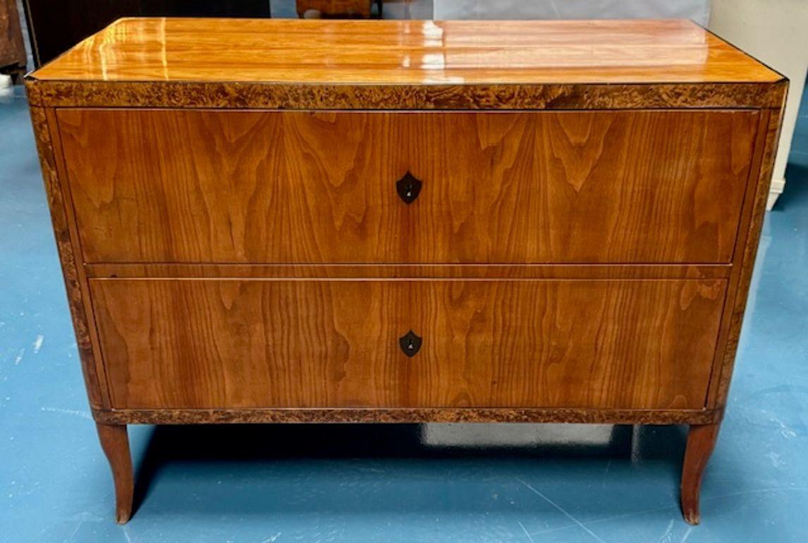 Handsome 19th Century German Walnut and Elmwood Biedermeier Commode For Sale 2