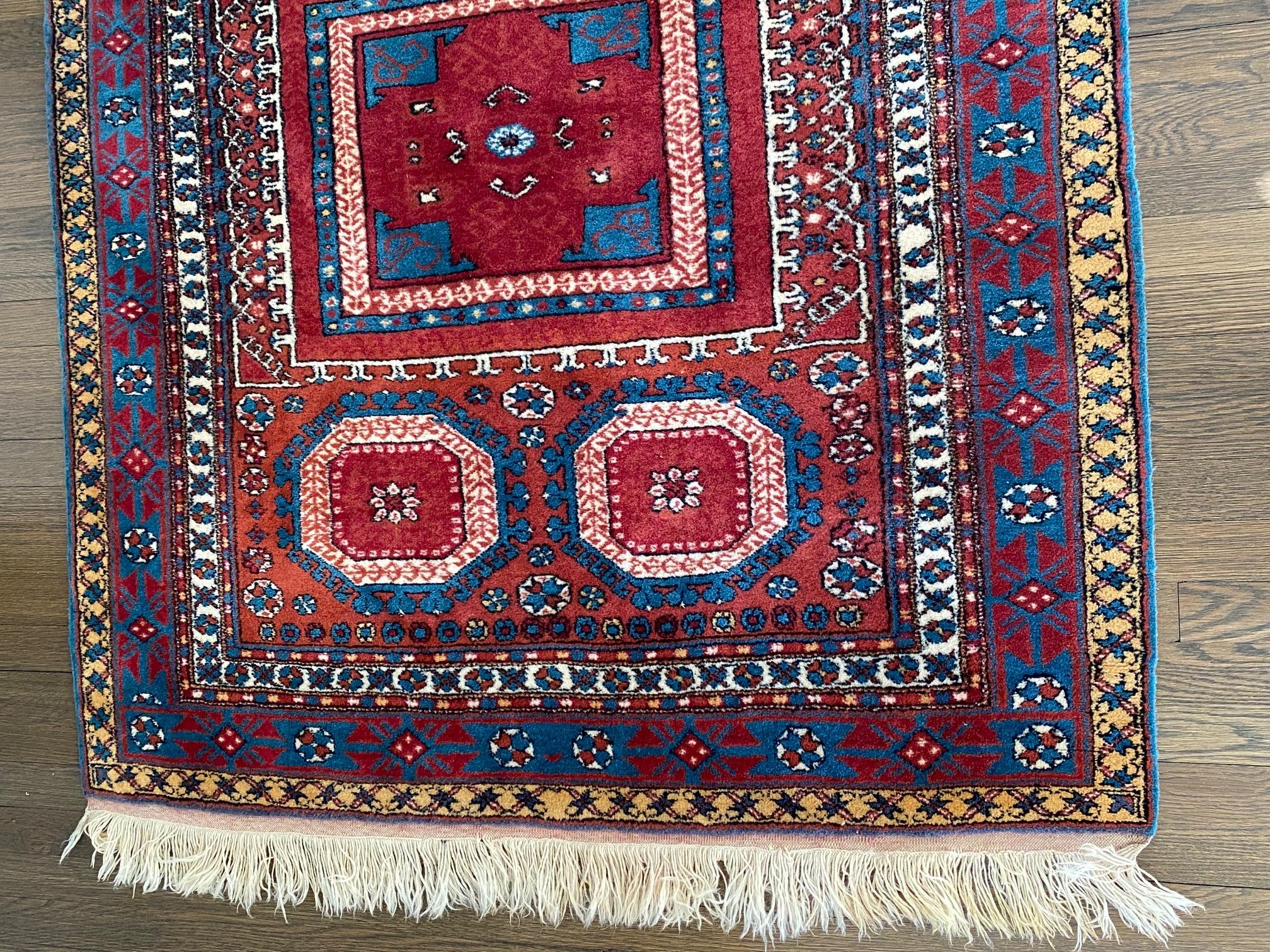 Handsome 5' x 4' Turkish Wool Area Rug In Good Condition For Sale In Hopewell, NJ
