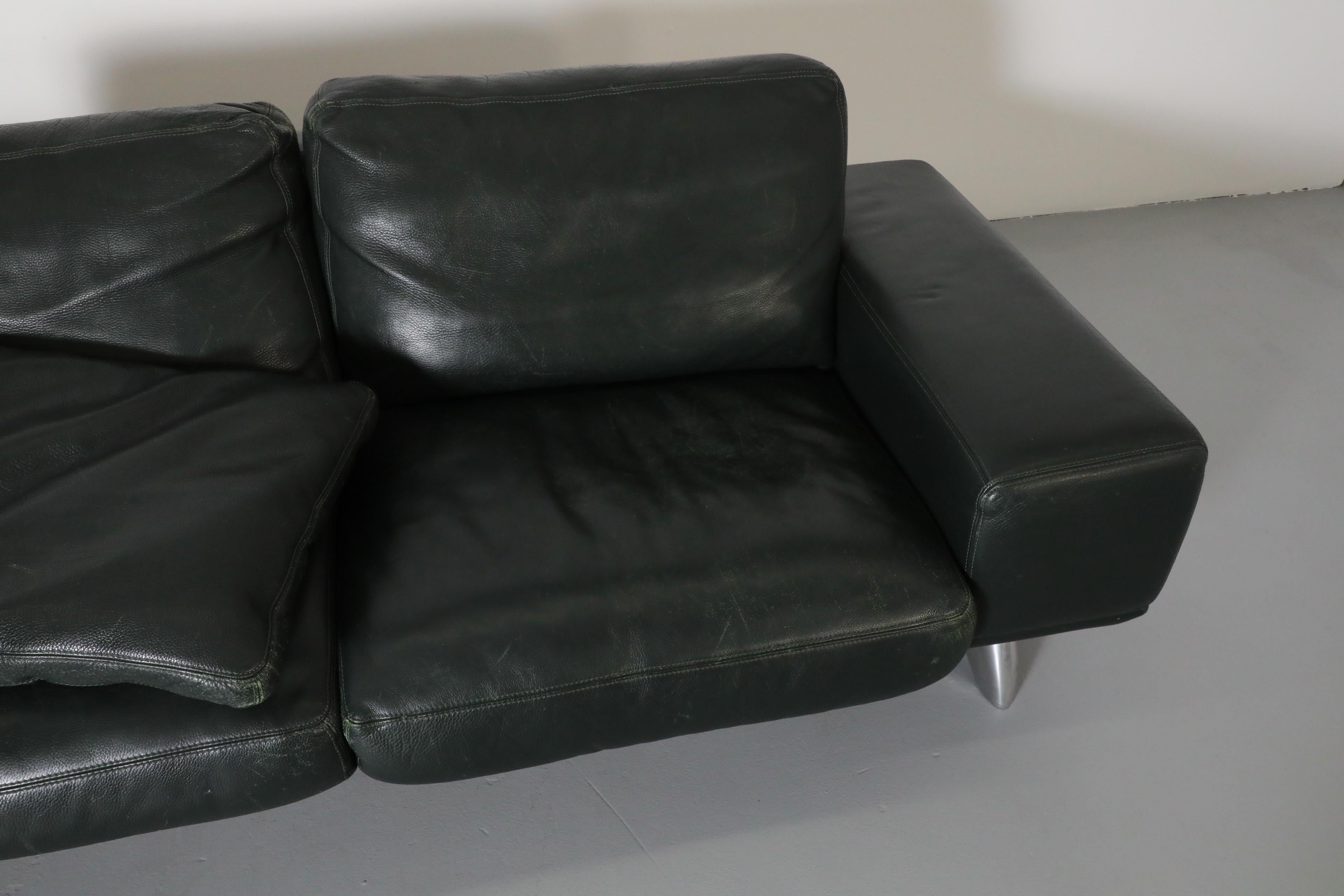 Handsome 80's Dark Green Leather Sofa by Molinari w/ Wide Arms & Metal Legs For Sale 10