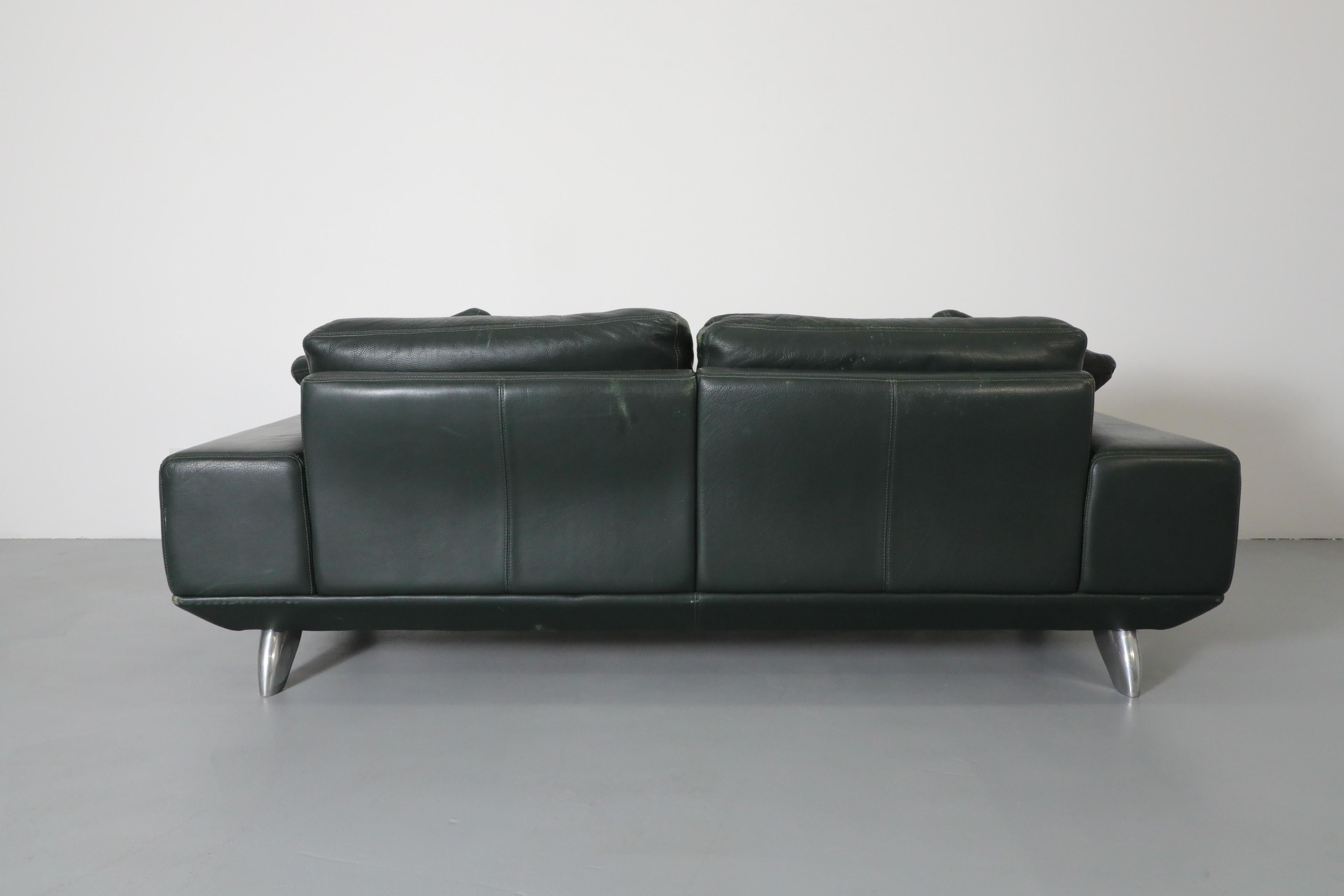 Handsome 80's Dark Green Leather Sofa by Molinari w/ Wide Arms & Metal Legs For Sale 3