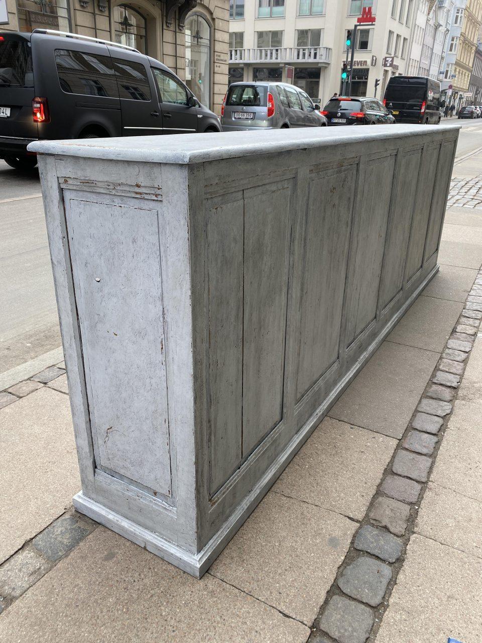 Handsome and Large Pale Grey Side Board, France, 1900 For Sale 4
