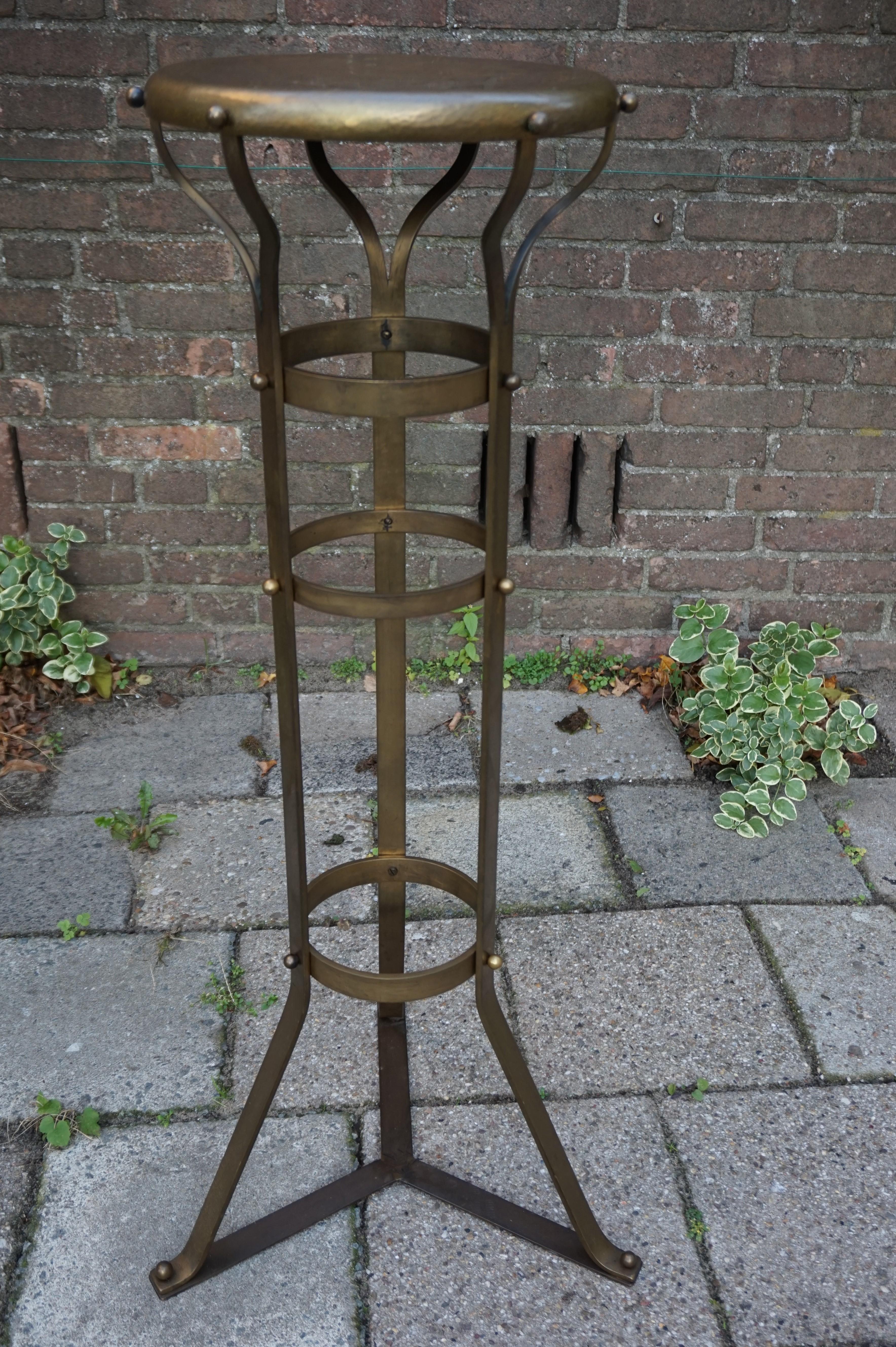 Arts and Crafts Striking and Top Quality Made Solid Brass Arts & Crafts Pedestal Sculpture Stand