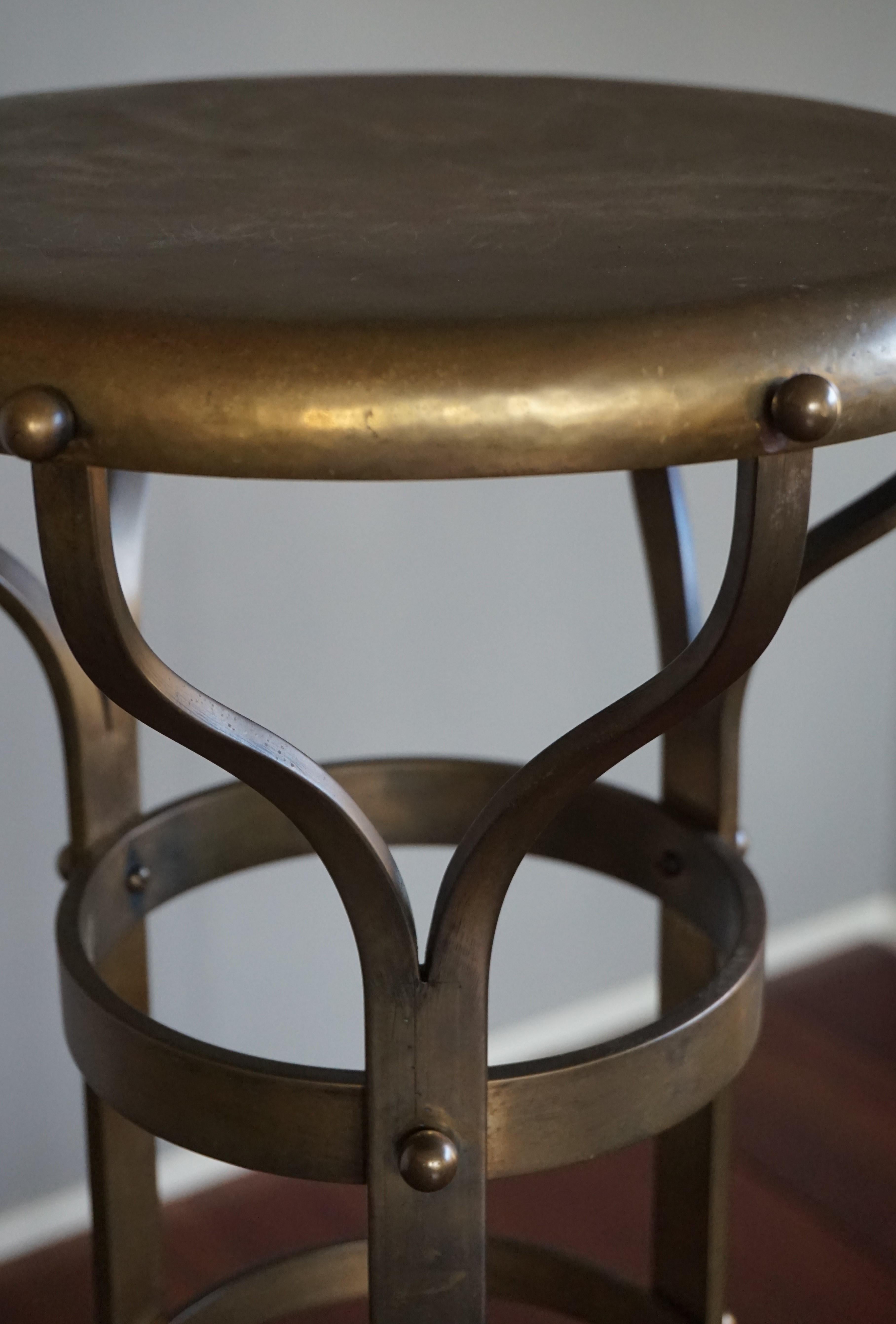 Hand-Crafted Striking and Top Quality Made Solid Brass Arts & Crafts Pedestal Sculpture Stand