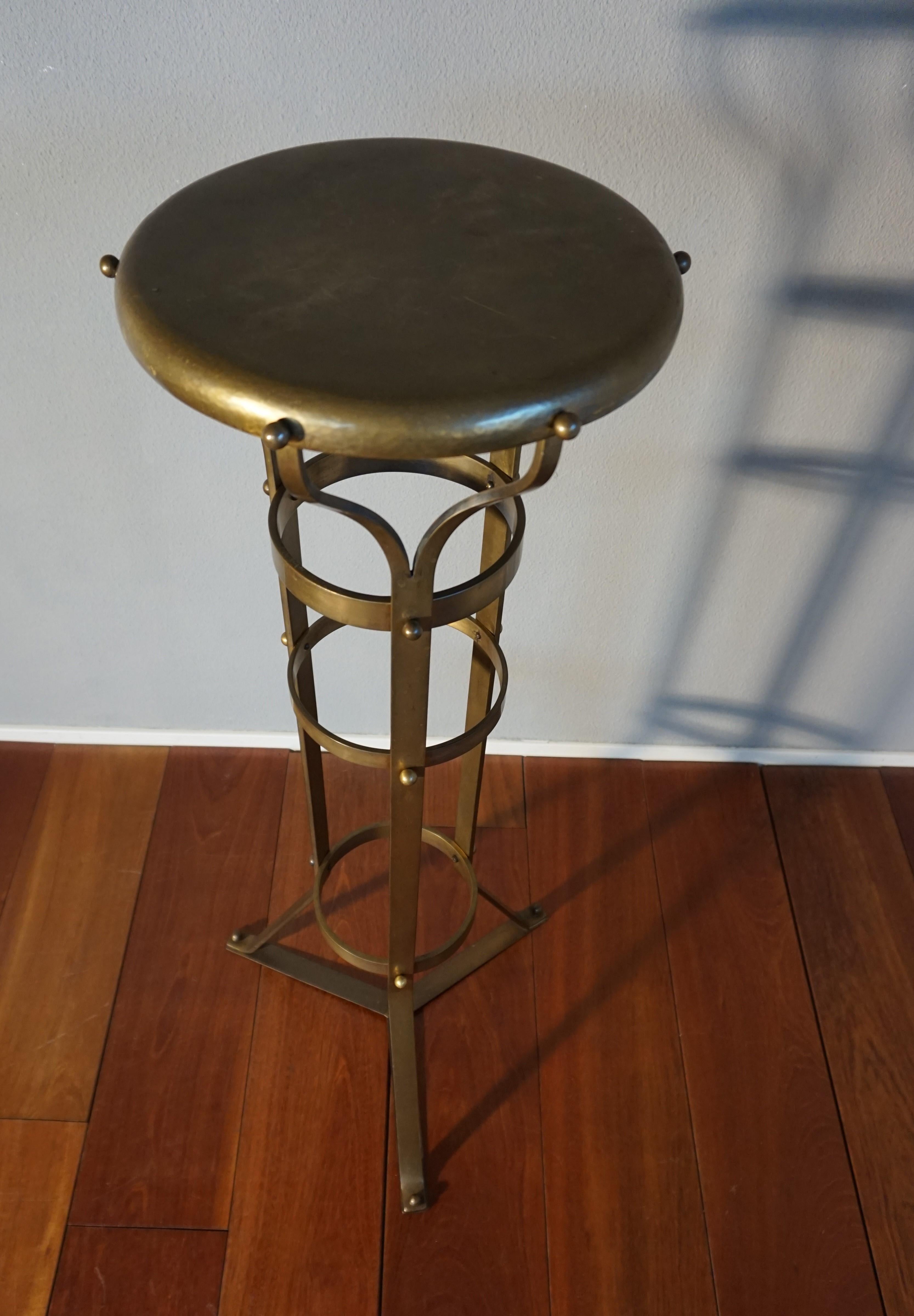Striking and Top Quality Made Solid Brass Arts & Crafts Pedestal Sculpture Stand 2