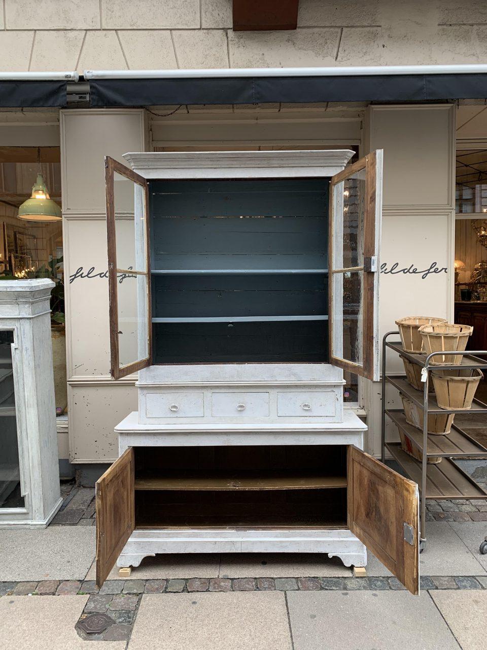 Handsome Antique 3-Part Kitchen Display Cabinet, France Early 1900 In Good Condition For Sale In Copenhagen K, DK