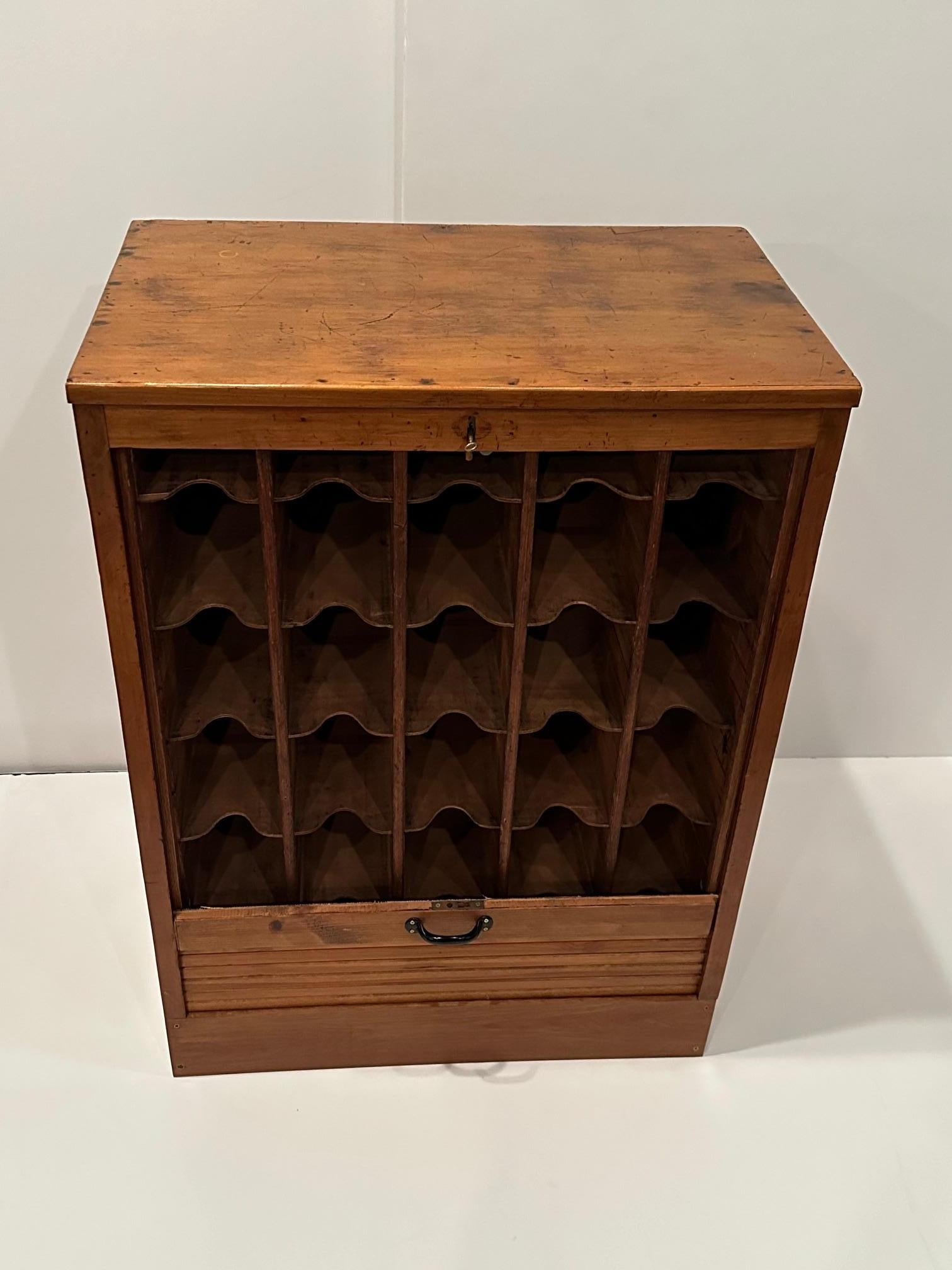 Bellissimo mobile da vino in Oak Oak antico in vendita 2