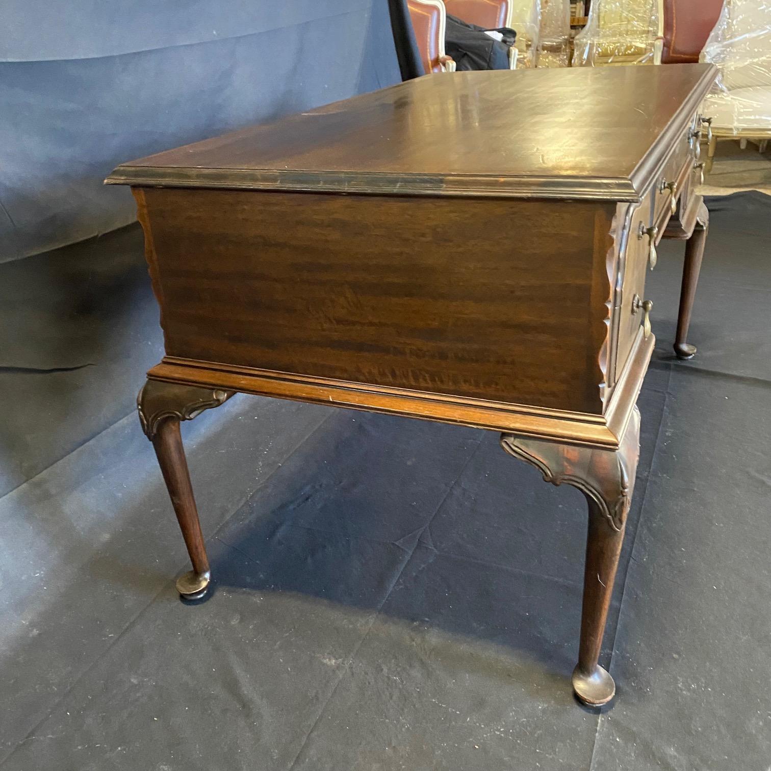 Schöner antiker französischer Schreibtisch oder Schreibtisch im Louis-XV-Stil (20. Jahrhundert) im Angebot