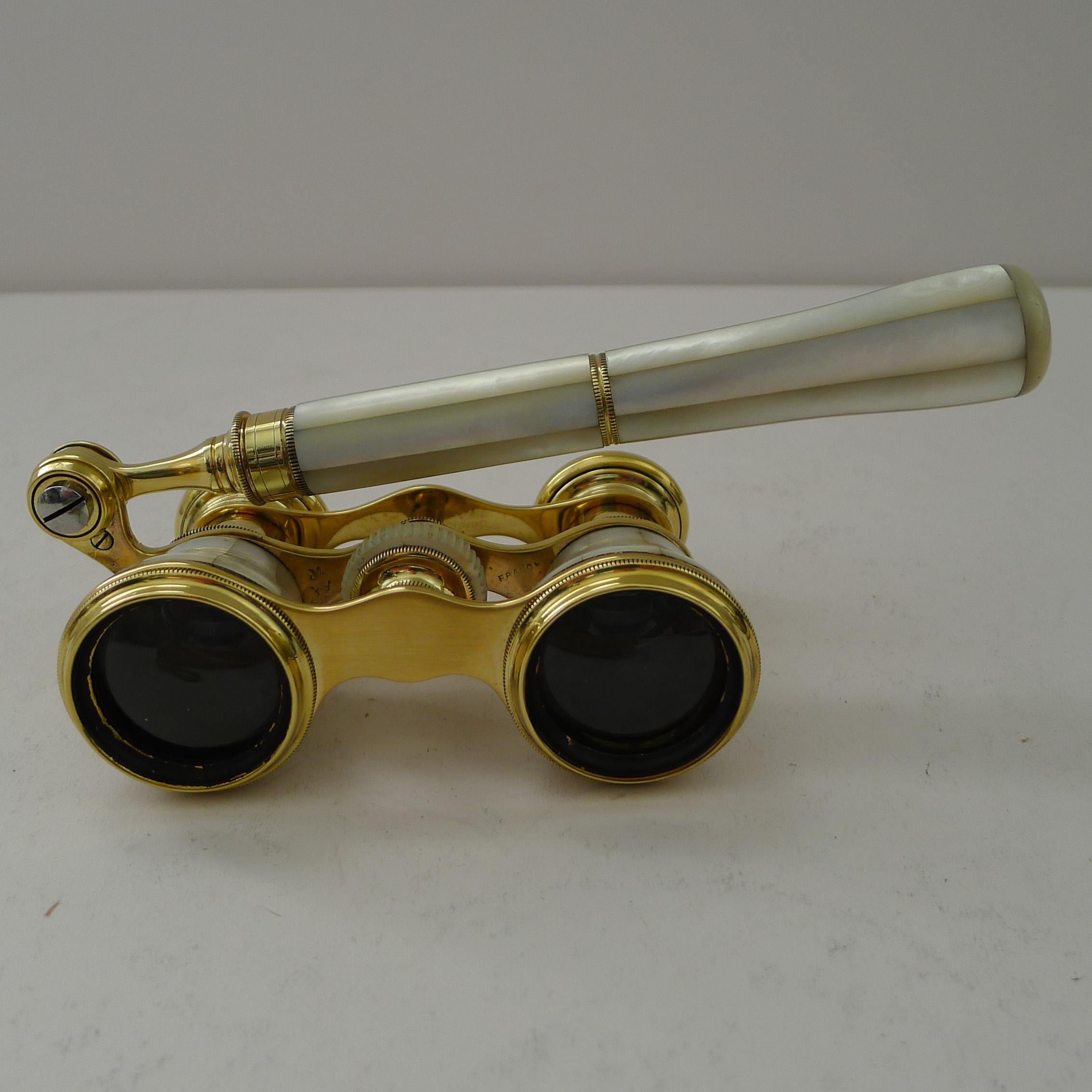Handsome Antique French Mother of Pearl Opera Glasses - Lorgnette Handle 7