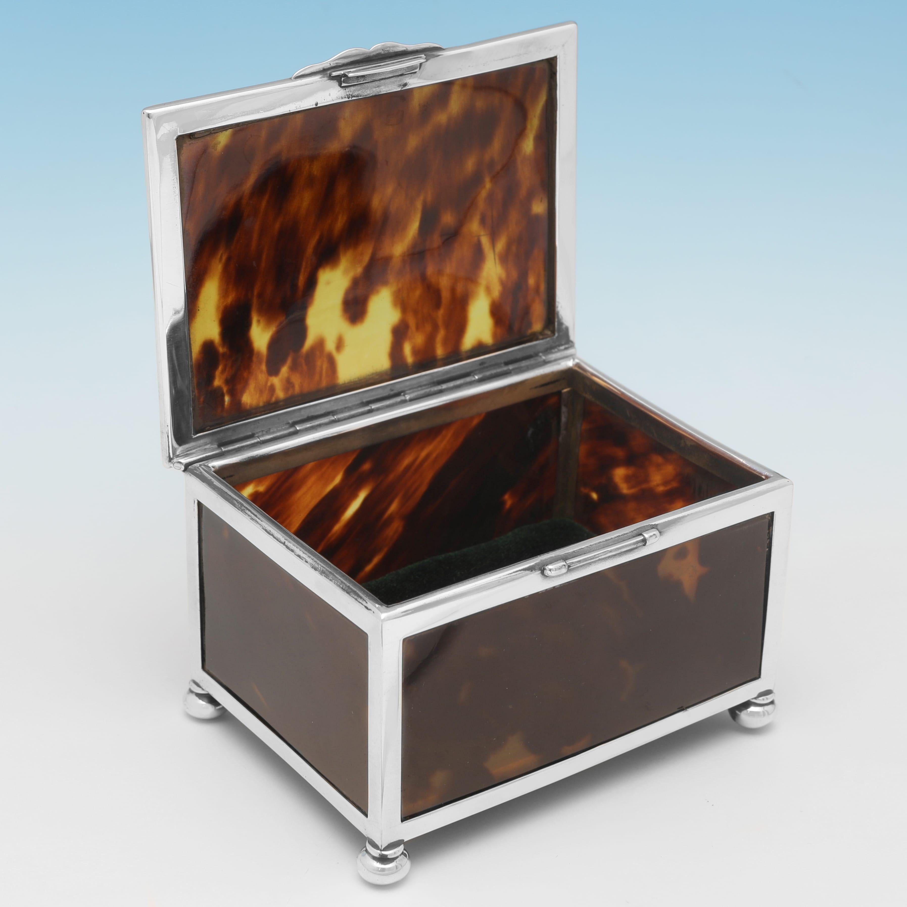 Edwardian Handsome antique jewellery box made in Chester in 1912 by Grey & Co. For Sale