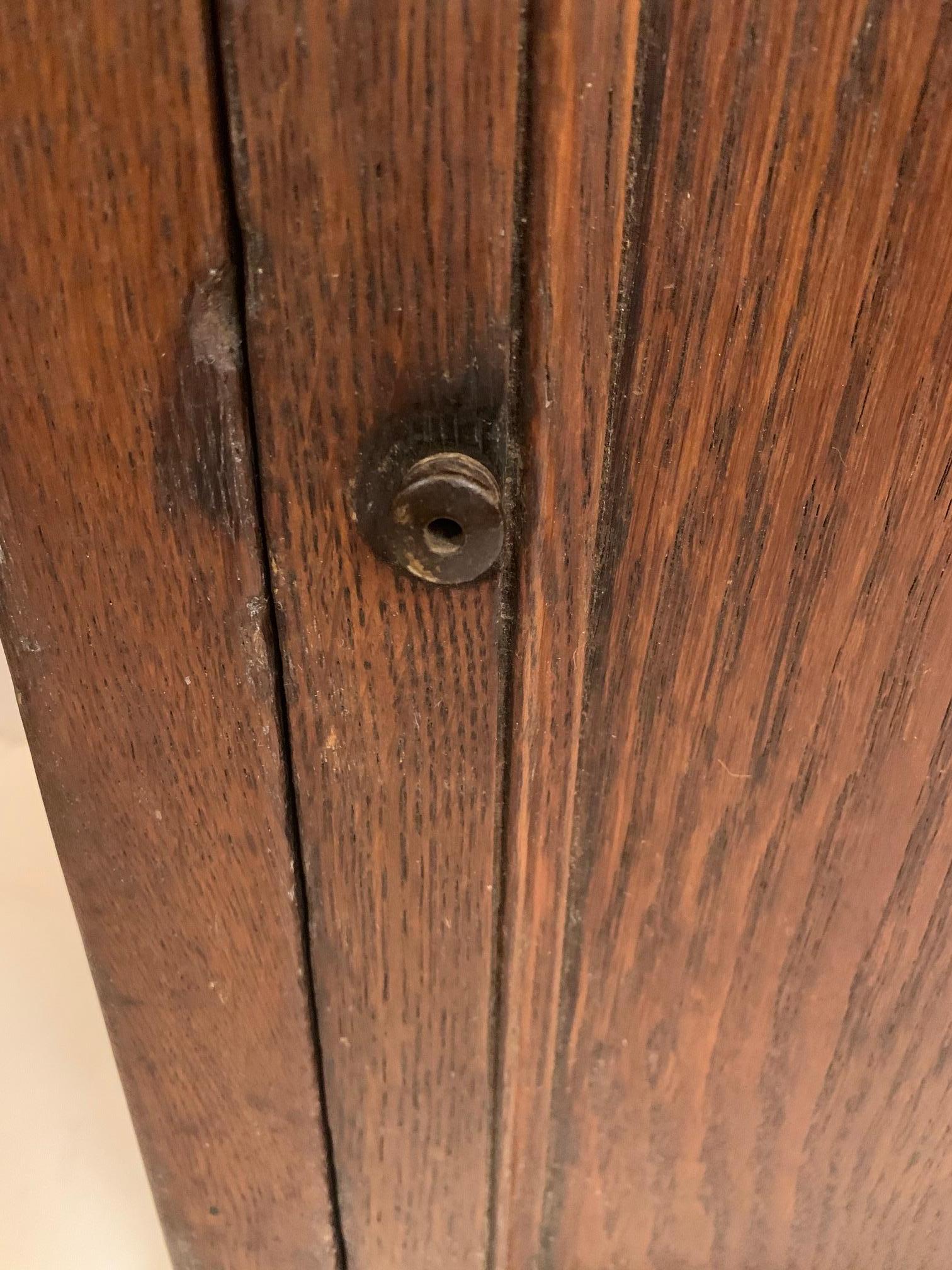 XIX secolo Bellissimo mobile antico in Oak e marmo in vendita