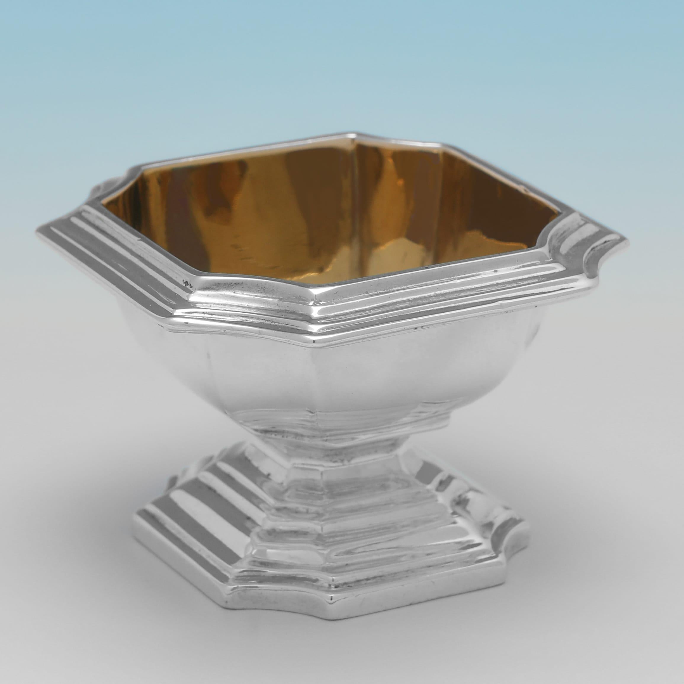 English Handsome art deco period silver condiment set by Richard Comyns London 1929 For Sale