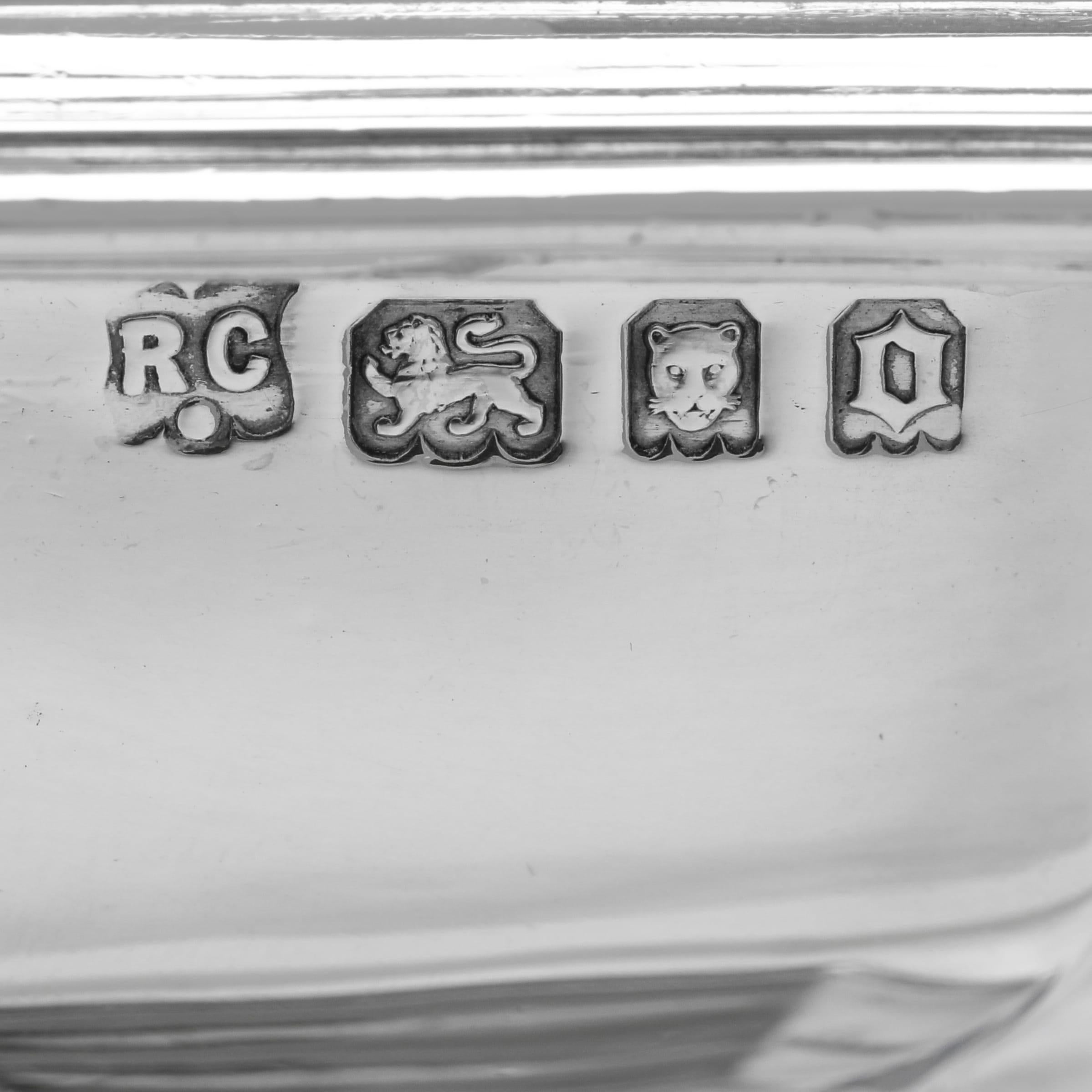 Early 20th Century Handsome art deco period silver condiment set by Richard Comyns London 1929 For Sale