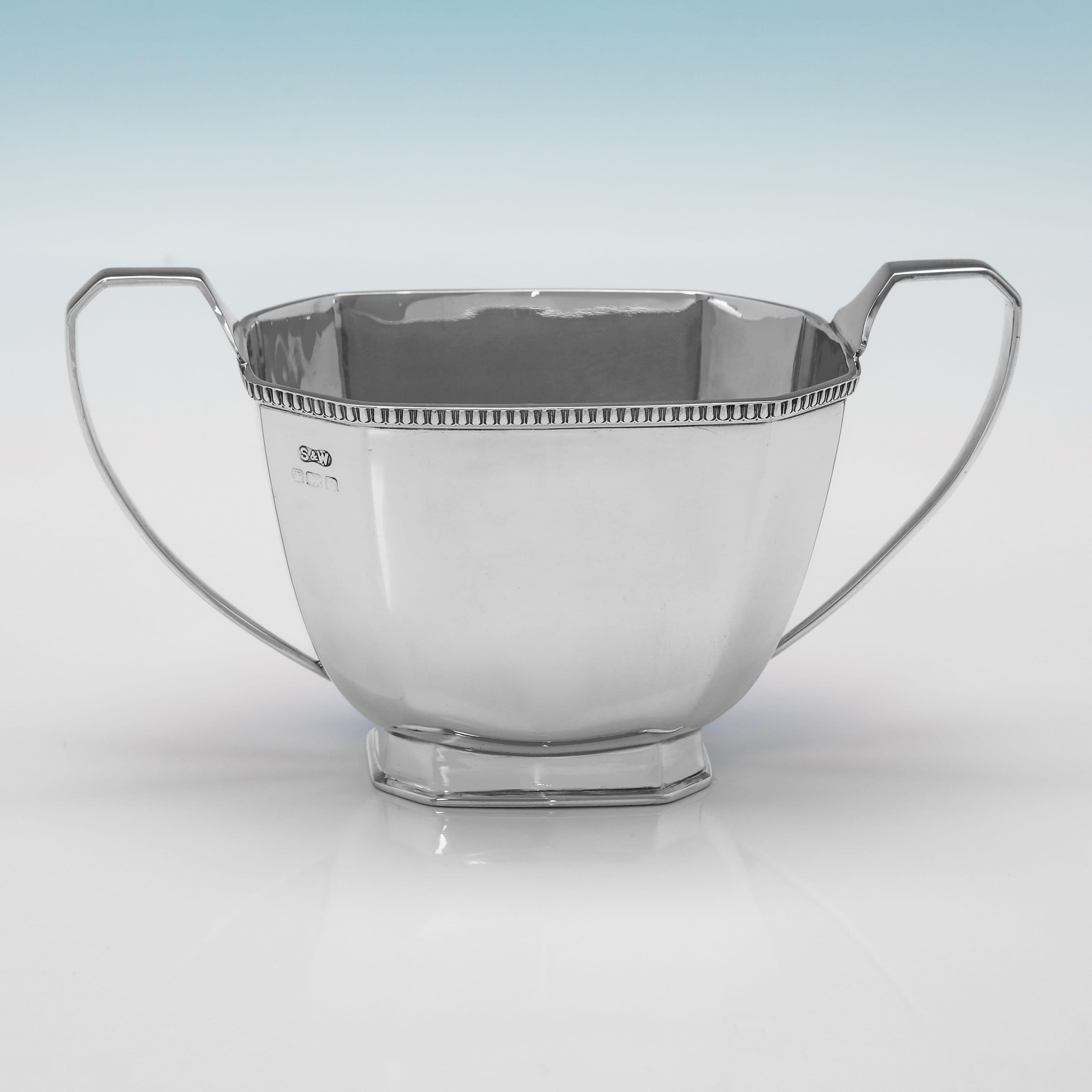 Argent sterling Magnifique service à thé art déco en argent sterling, 4 pièces, fabriqué à Sheffield en 1945. en vente