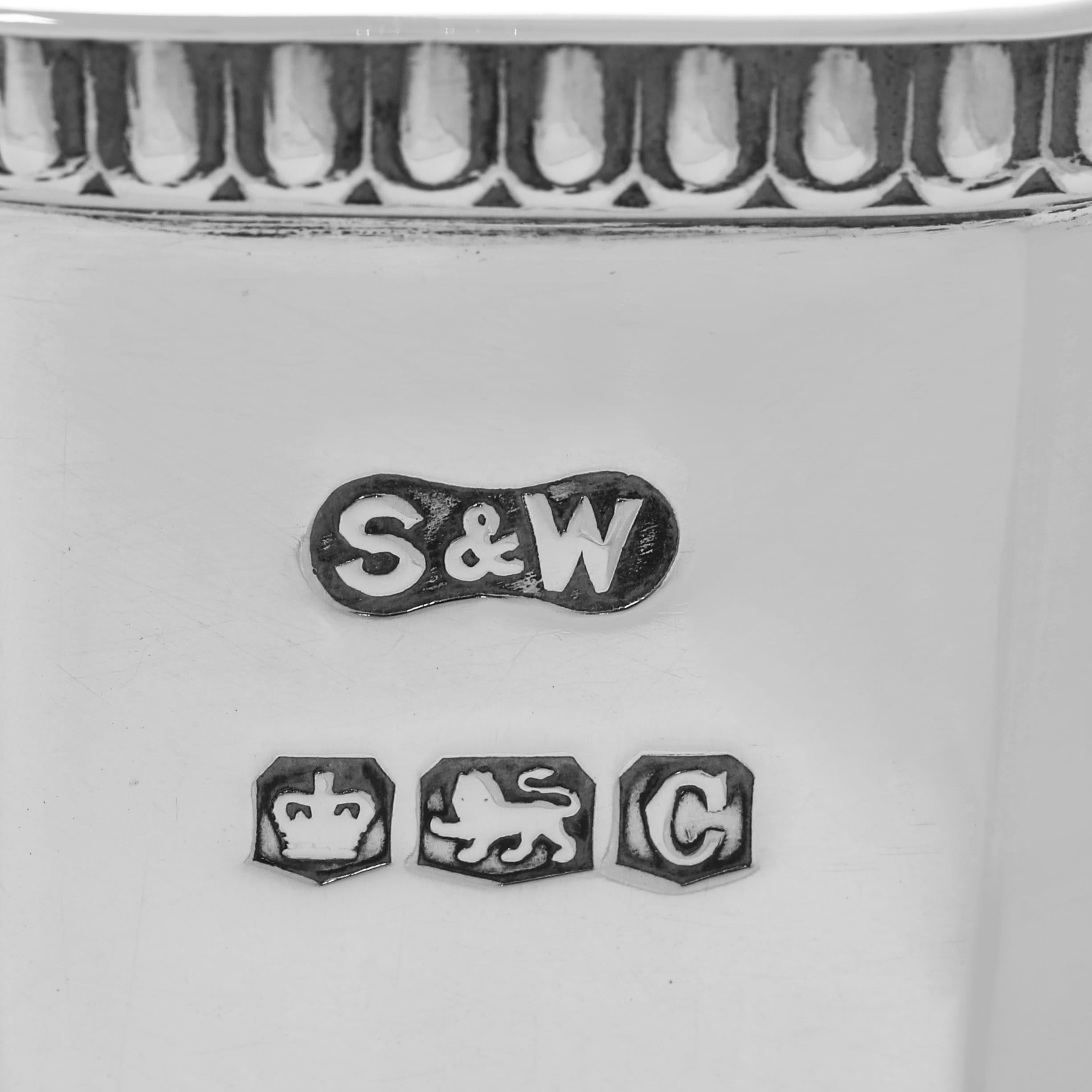 Magnifique service à thé art déco en argent sterling, 4 pièces, fabriqué à Sheffield en 1945. en vente 1