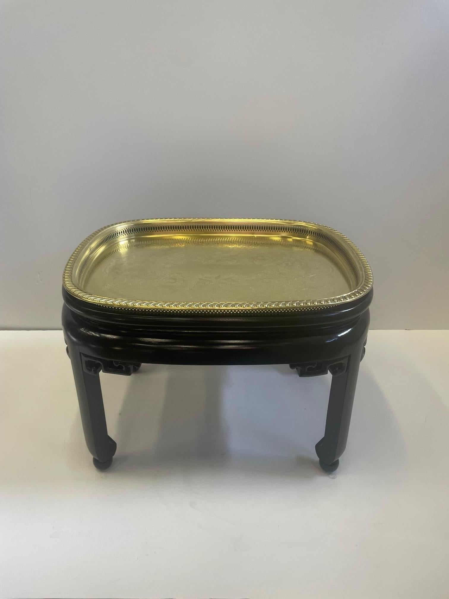 Late 20th Century Handsome Asian Style Brass Tray Coffee Table with Ebonized Base For Sale
