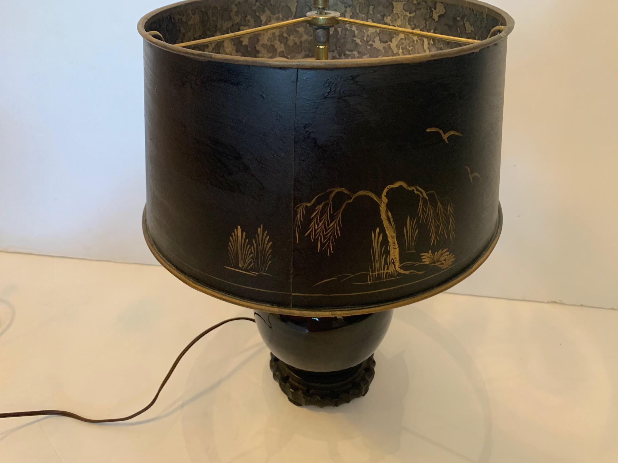 Schöne schwarz-goldene Chinoiserie-Tischlampe im Zustand „Gut“ im Angebot in Hopewell, NJ