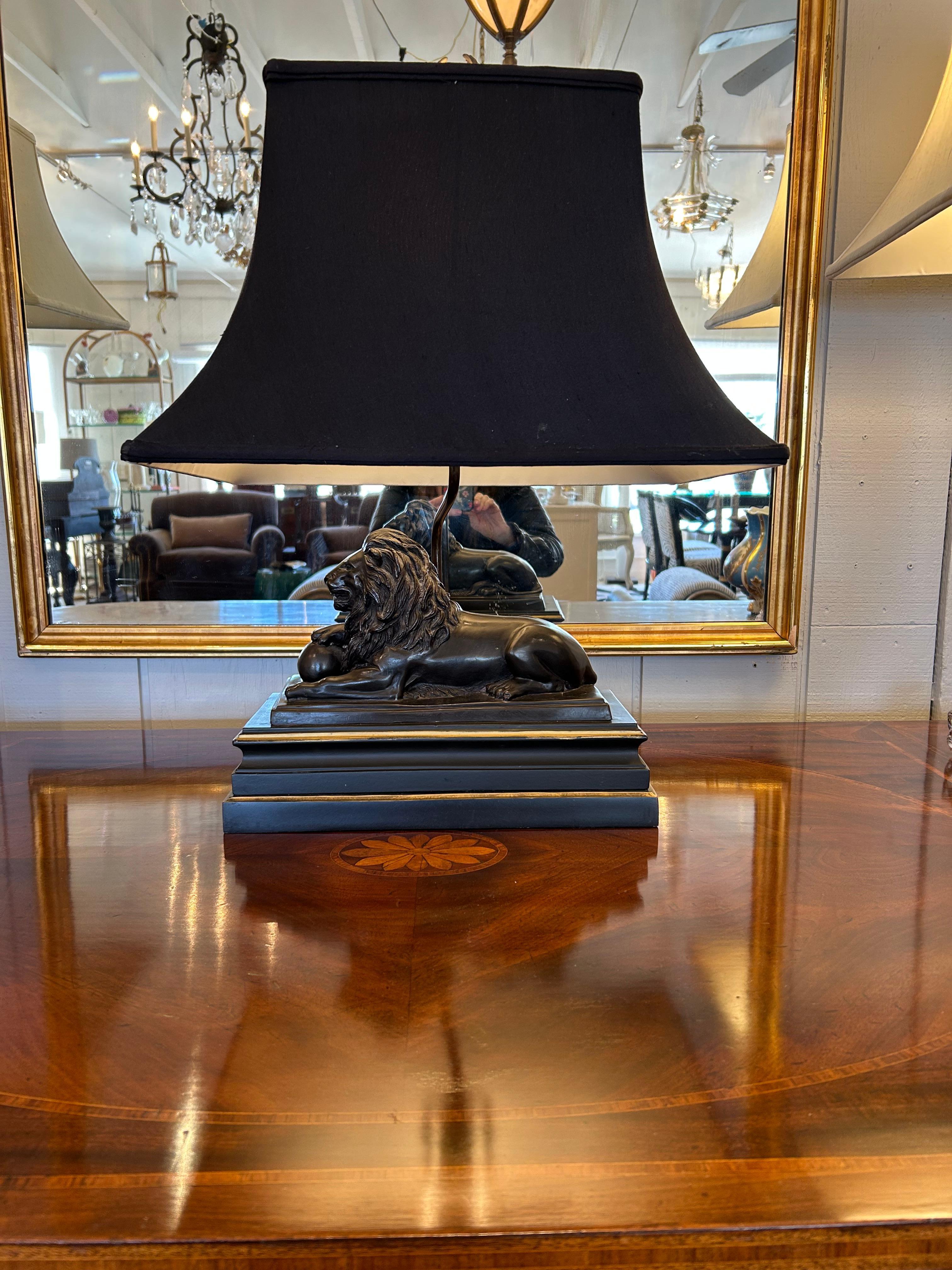 Handsome Black & Gold Lion Motif Table Lamp For Sale 5