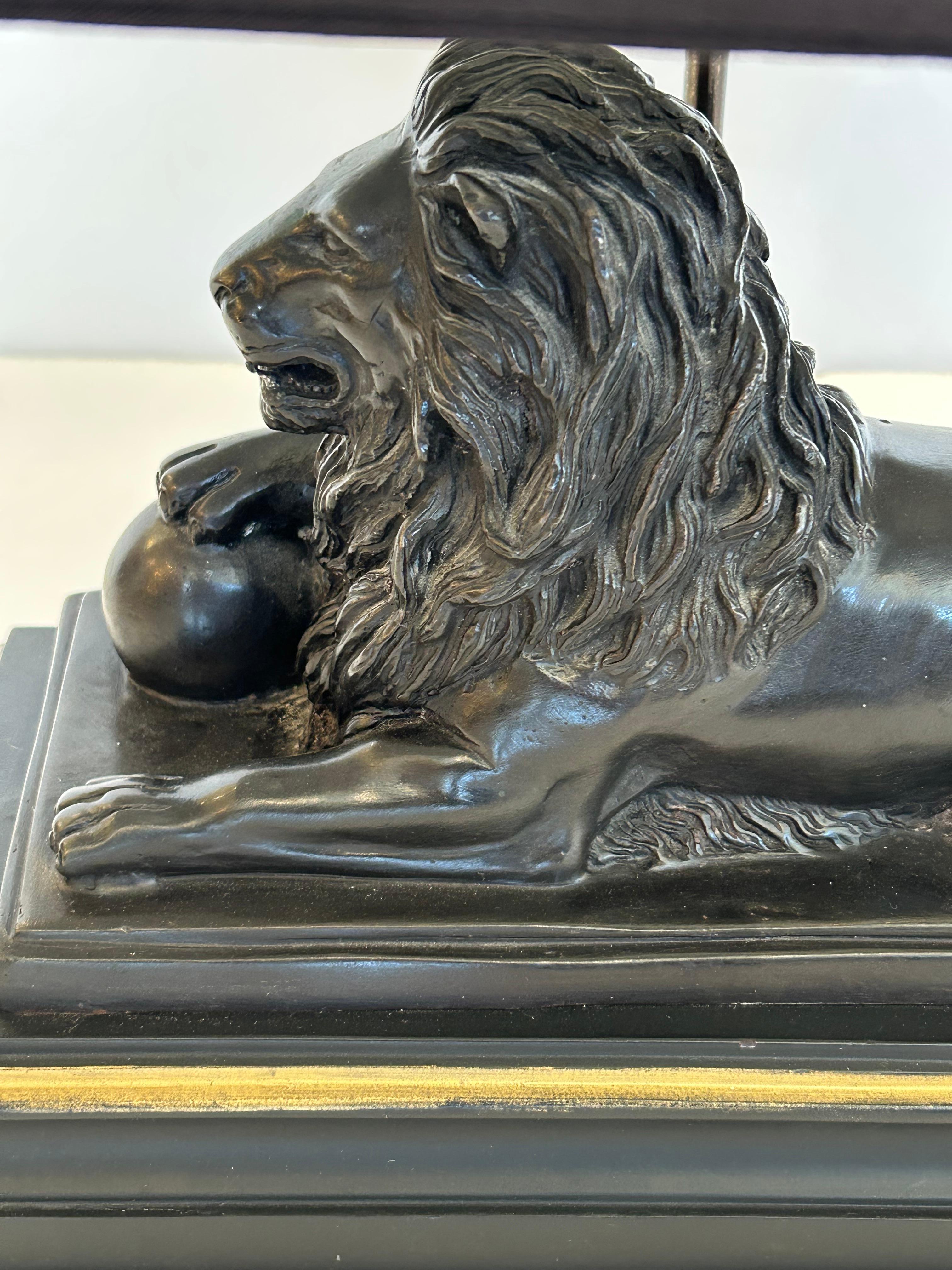 American Handsome Black & Gold Lion Motif Table Lamp For Sale