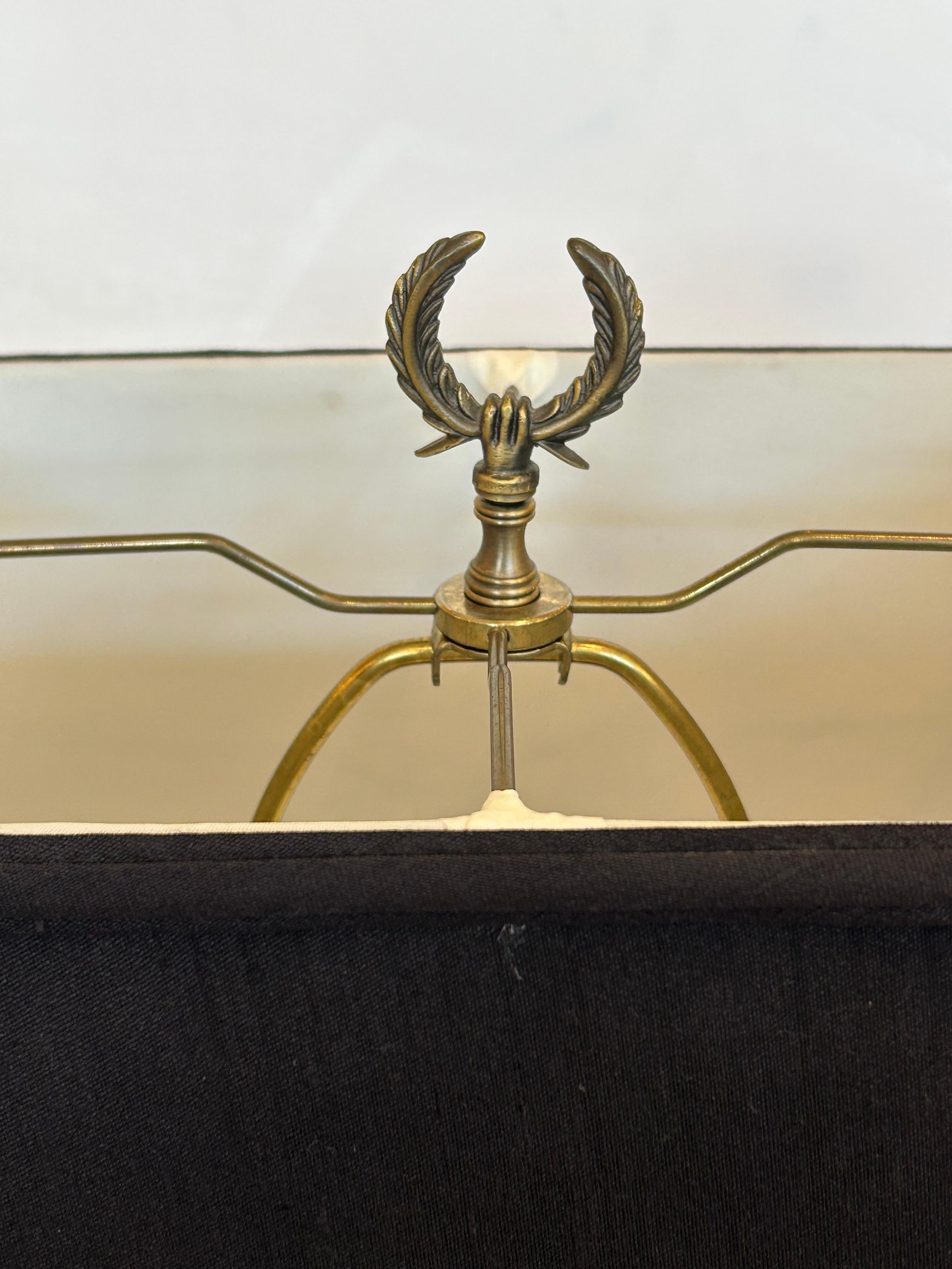 Late 20th Century Handsome Black & Gold Lion Motif Table Lamp For Sale