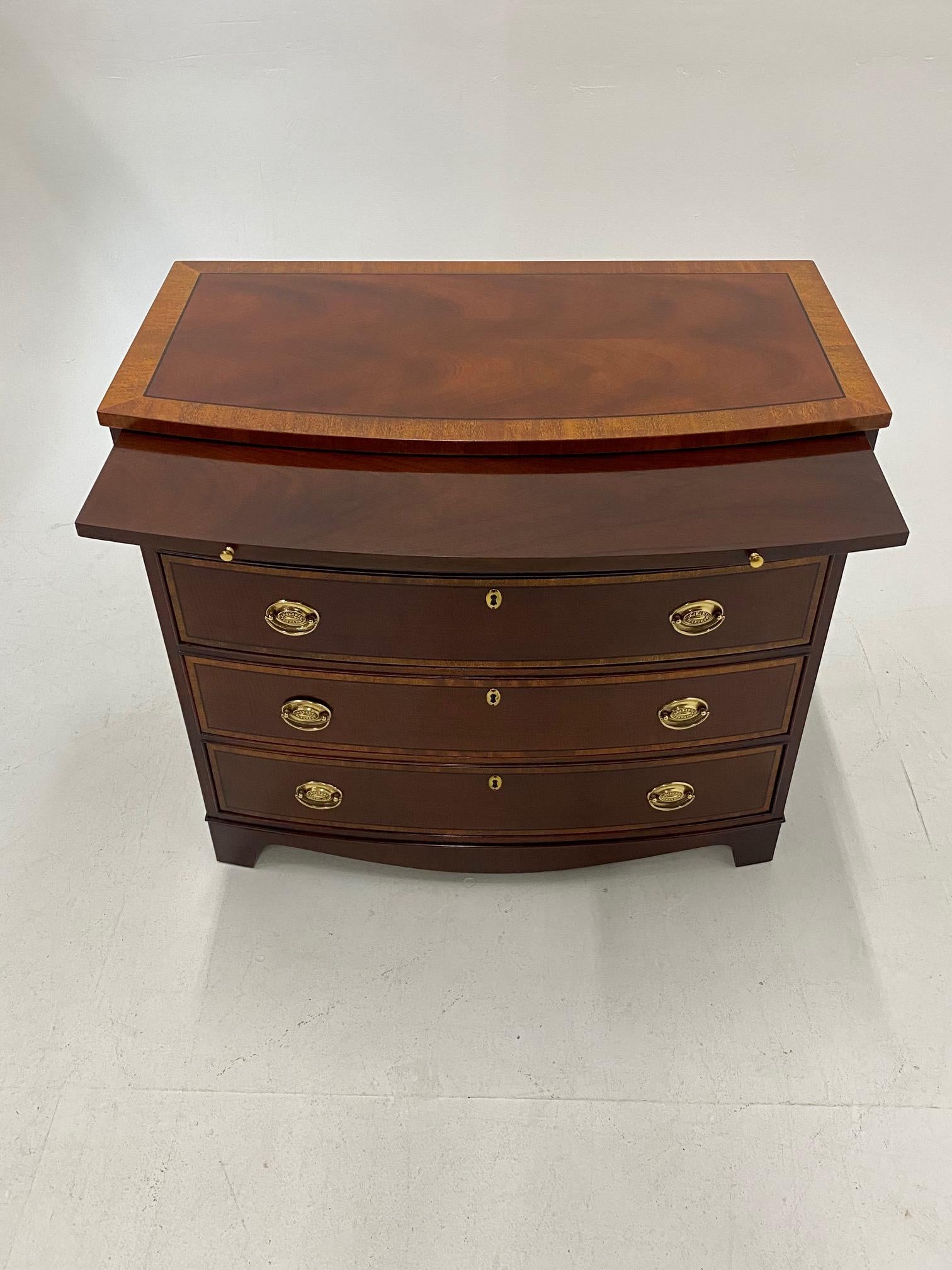 Classic mahogany and satinwood inlay medium sized bachelors chest of drawers having 4 drawers and elegant brasses.