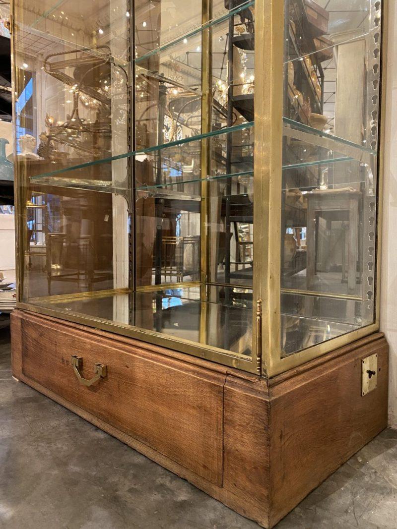 20th Century Handsome Brass Display Cabinet, Siegel Circa 1930s France For Sale