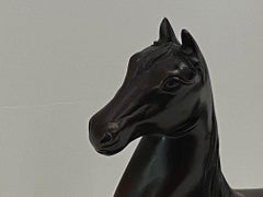 Hermoso Caballo de Bronce sobre Base de Madera