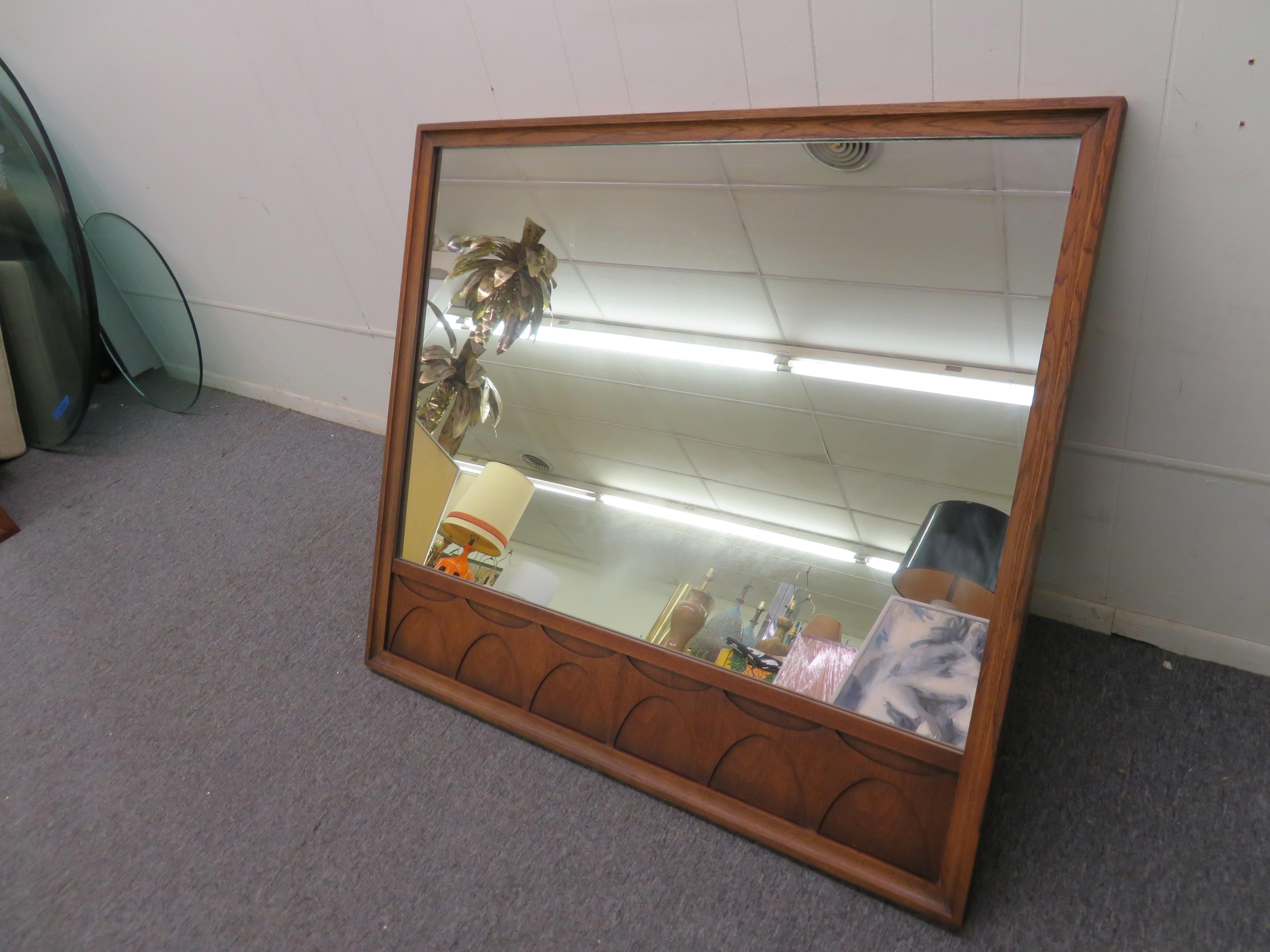 Handsome Broyhill Brasilia Walnut Mirror Mid-Century Modern In Good Condition For Sale In Pemberton, NJ