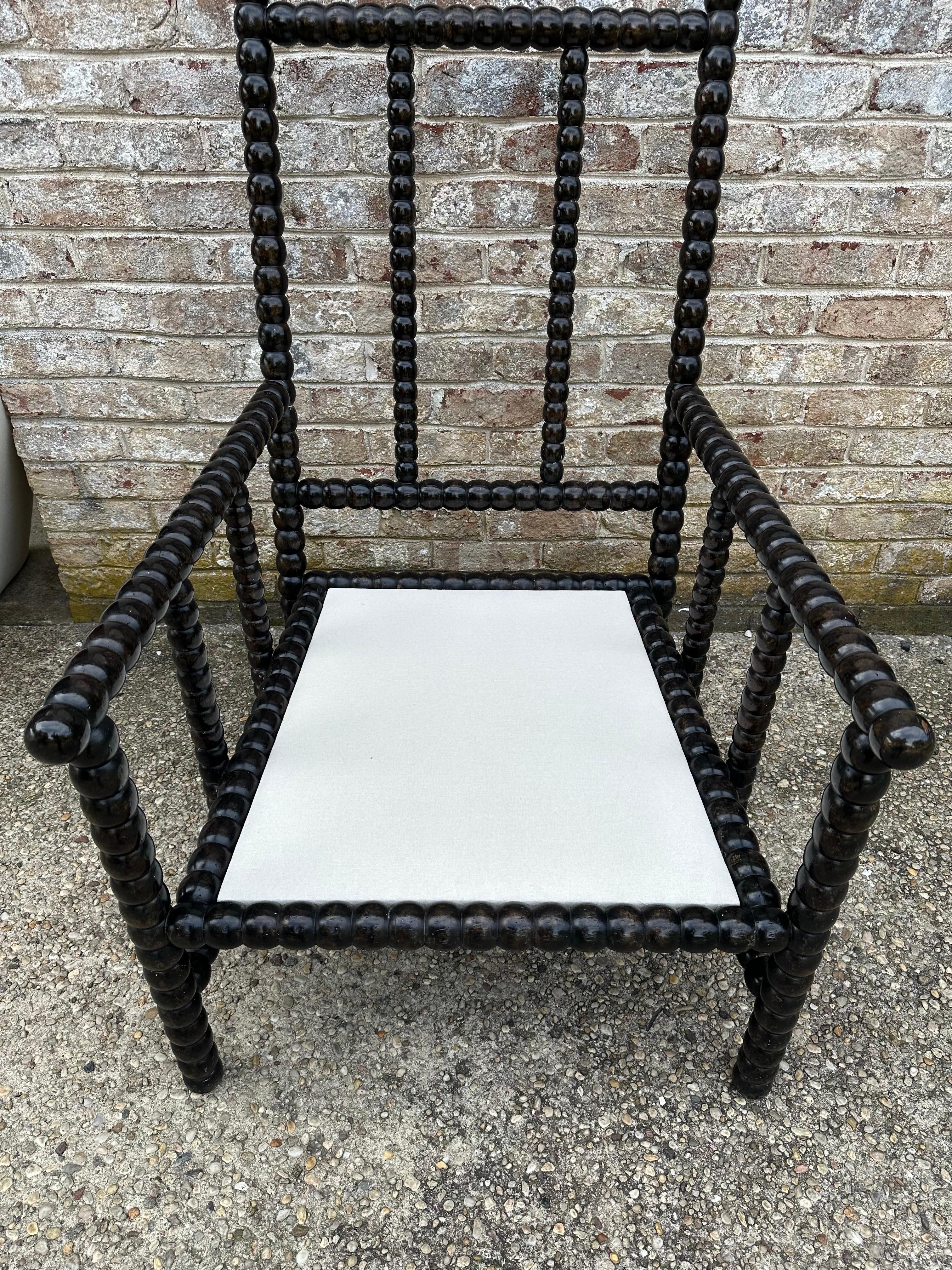 Bois Belle chaise à bobine ou à bobine sculptée en vente