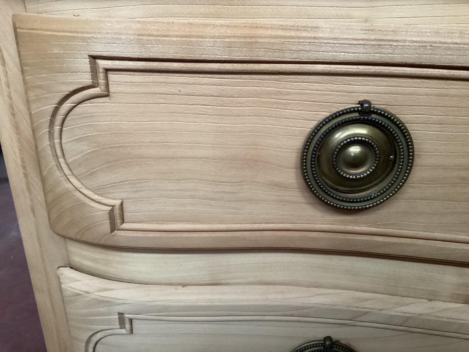 Biacca Bellissima cassettiera provinciale in ciliegio cerato in vendita